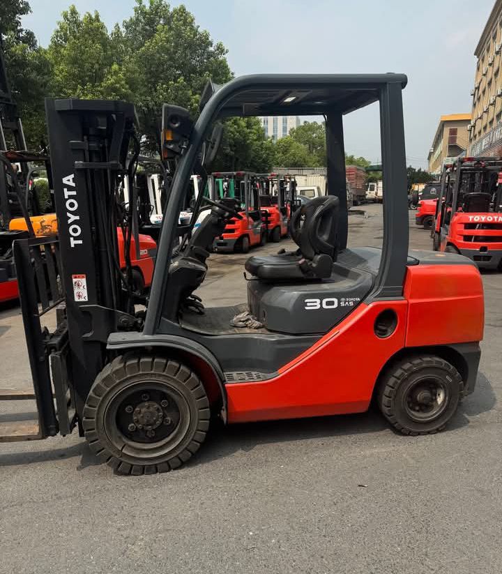 فركليف رافعه شوكيه لتاجير اليومي وشهري 3 طن 7 طن 1