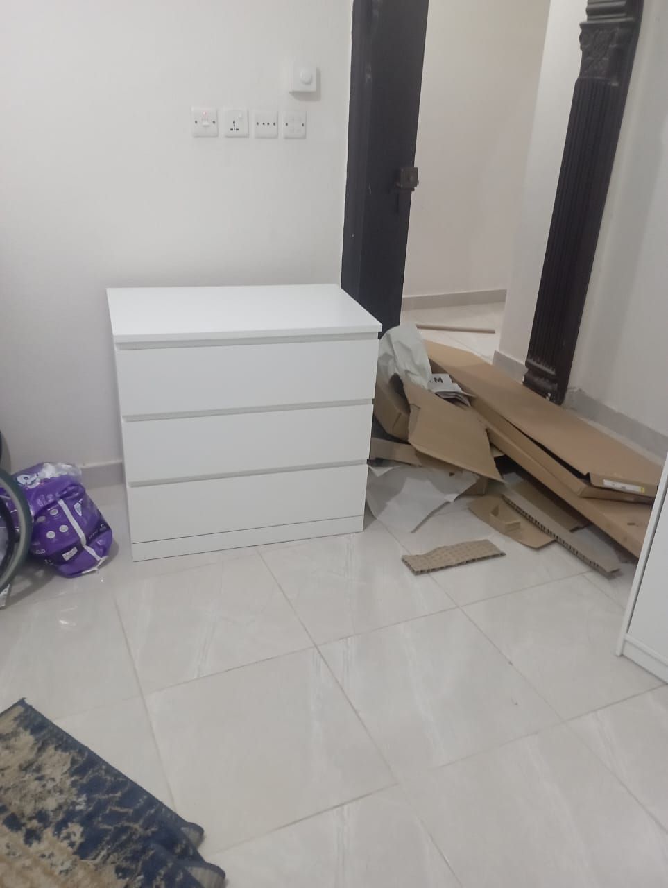 نجار تركيب اثاث ايكيا بالكرتون معلم متنقل بالمدينة