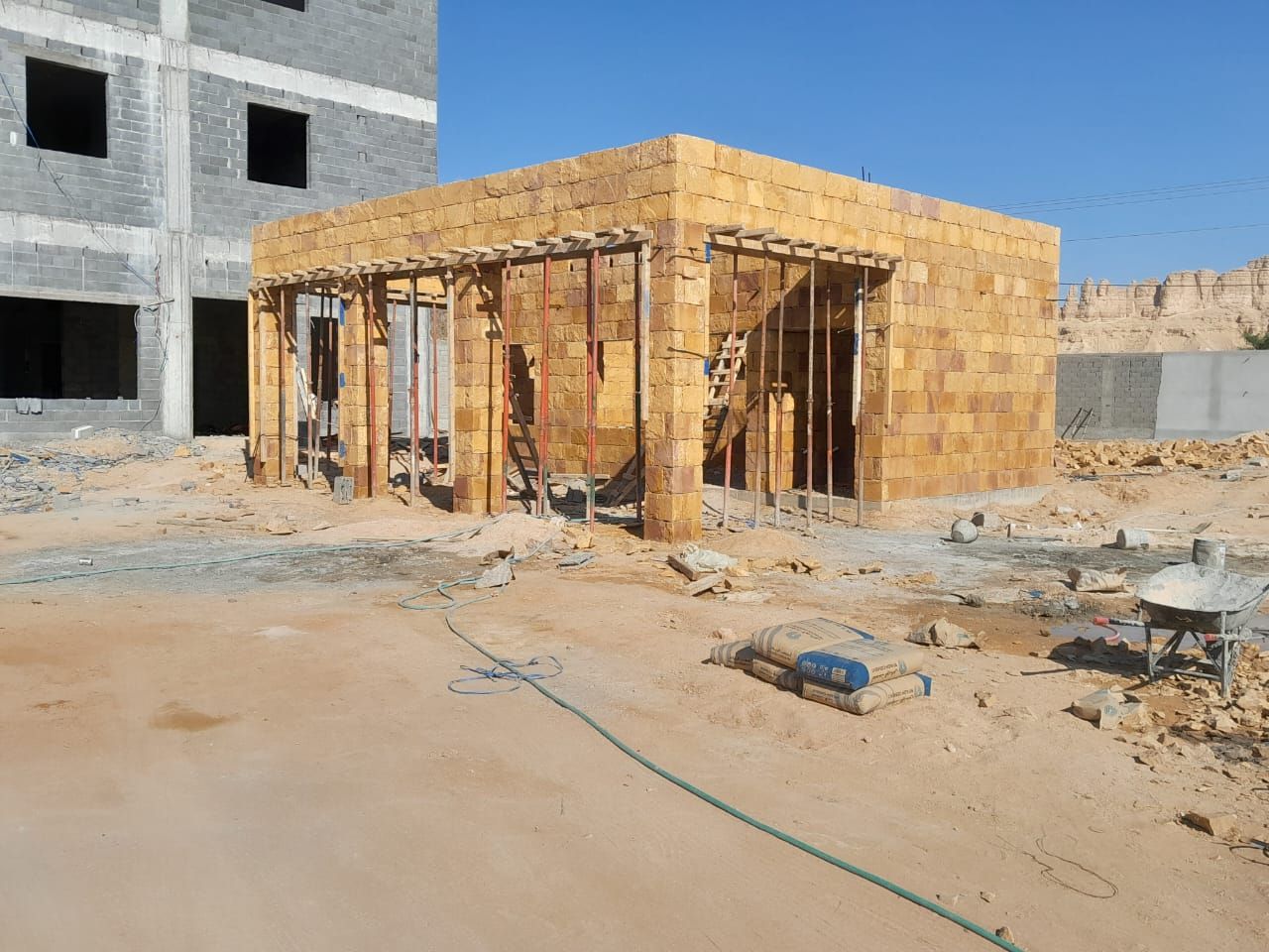 مقاول بنيان حجر طبيعي وتركيب شبوك