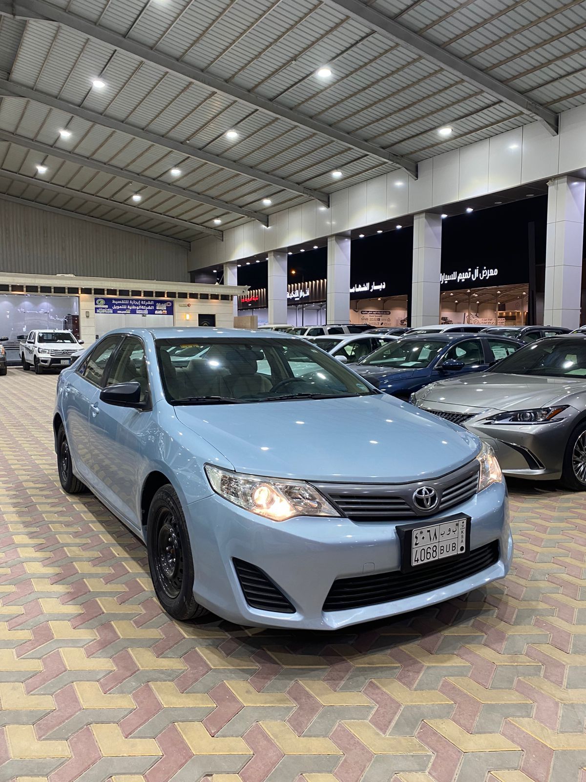 سياره كامري للبيع