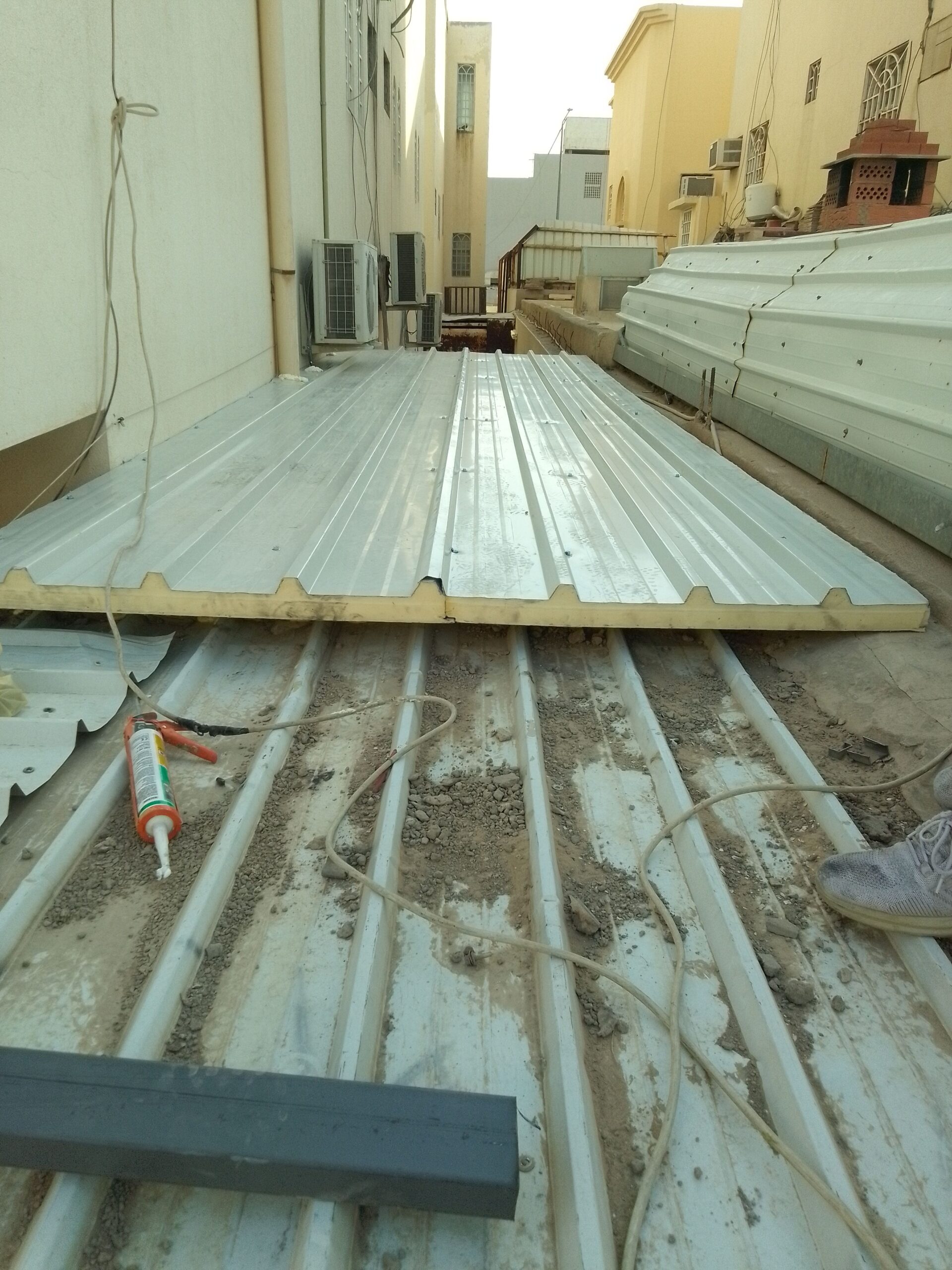 ساندويش بانل وترميم ومظلات