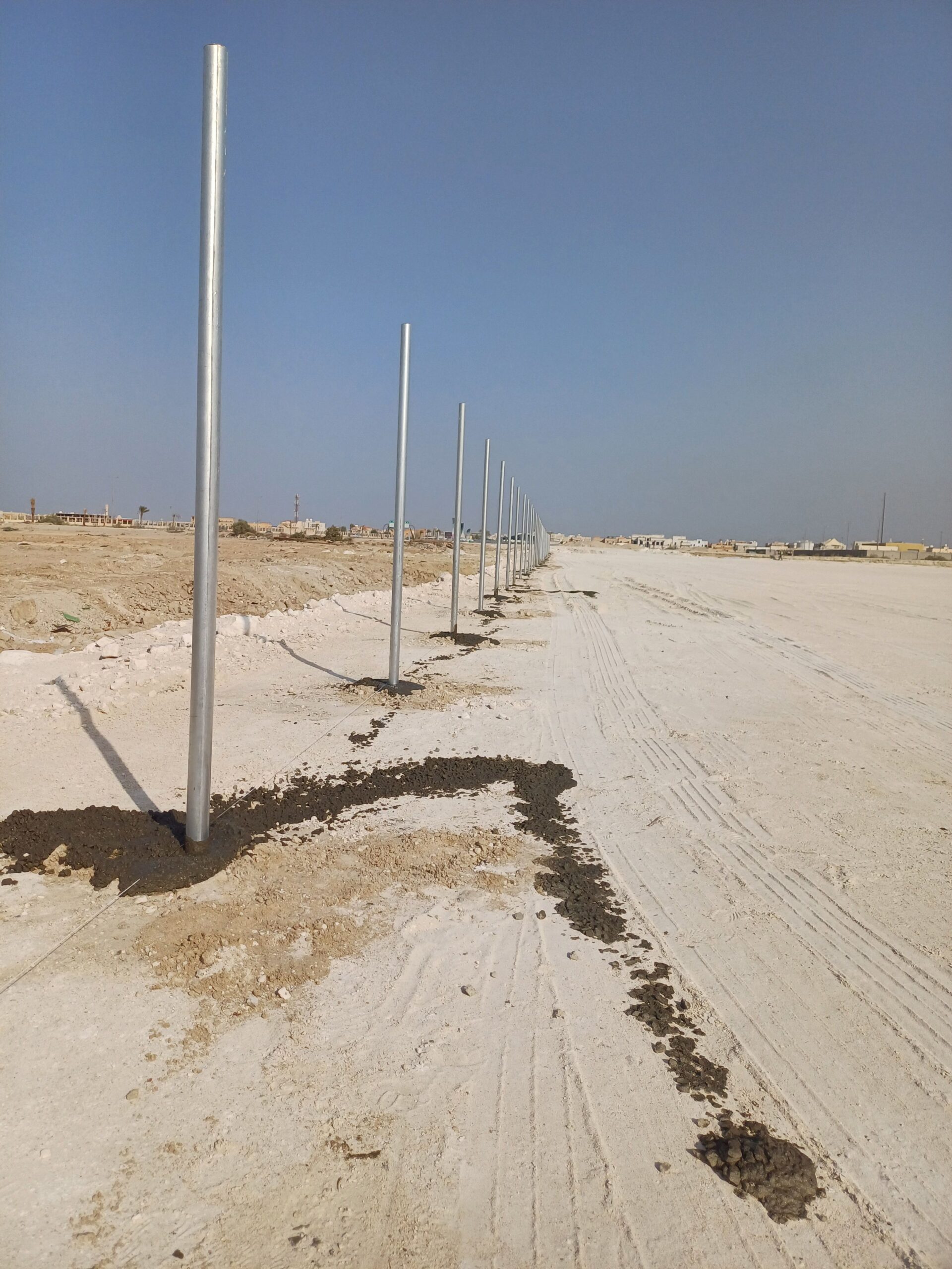 نقوم بتورد وتركيب جميع النواع الشبوك