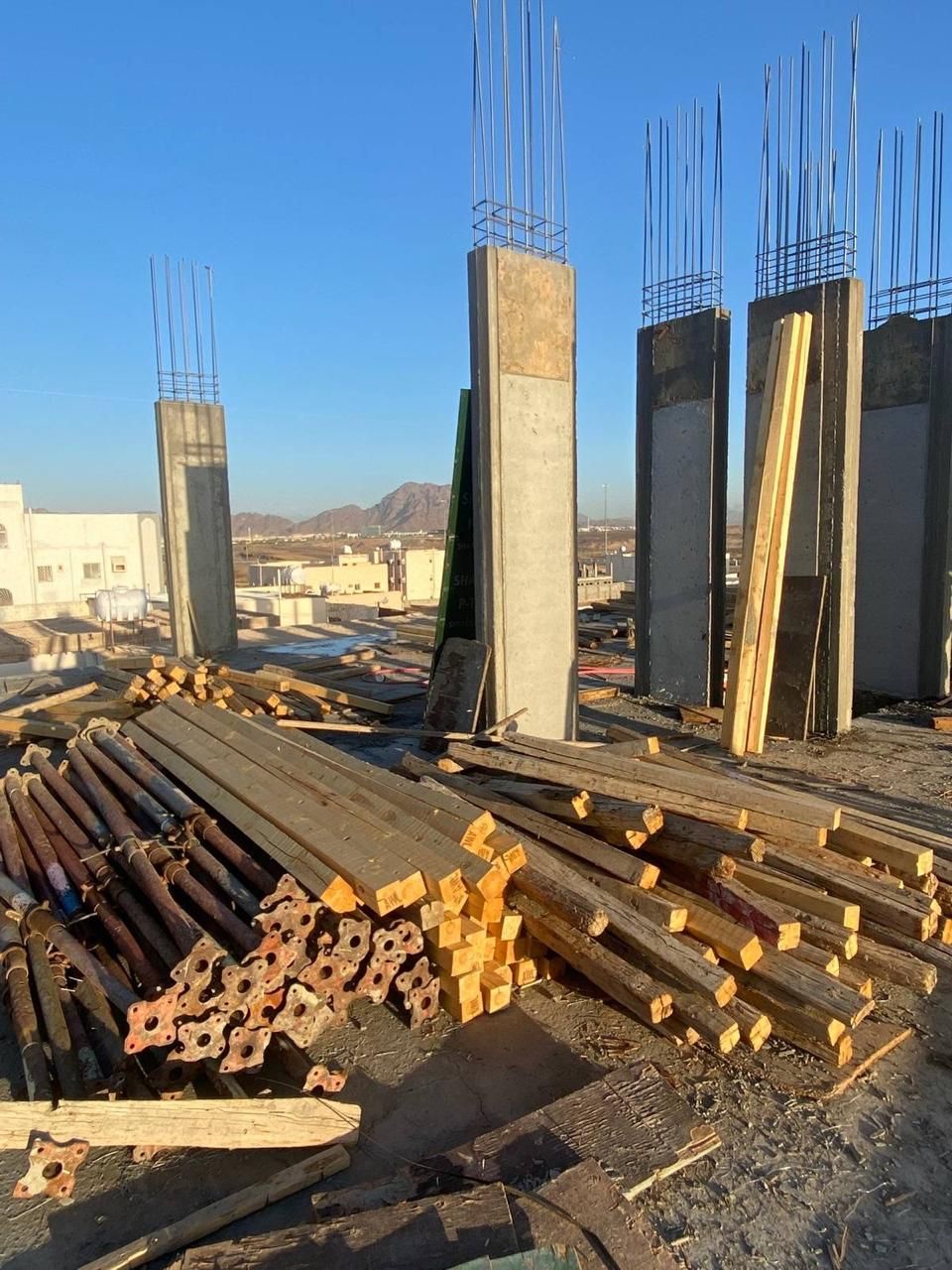 مؤسسة تيجان الشمال للمقاولات العامه عظم اسود وعلى