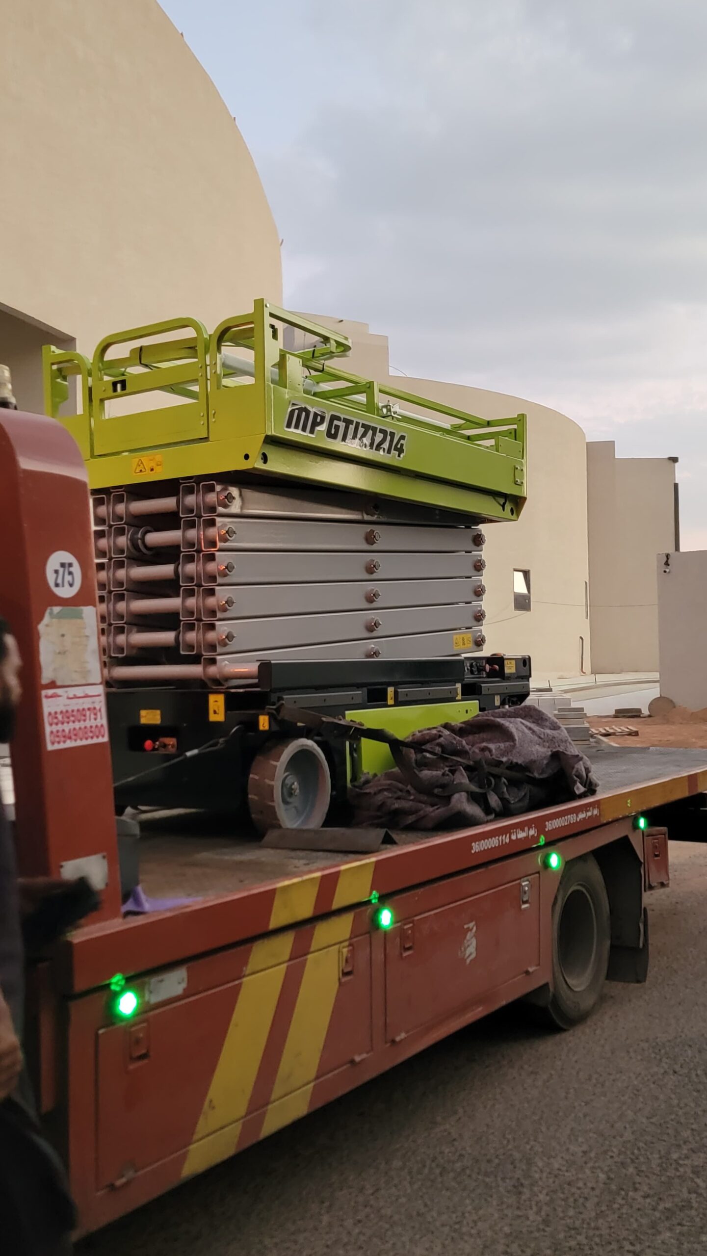 رافعة مقصية (سيزر لفت) للايجار! متوفرة مع أبو فهد