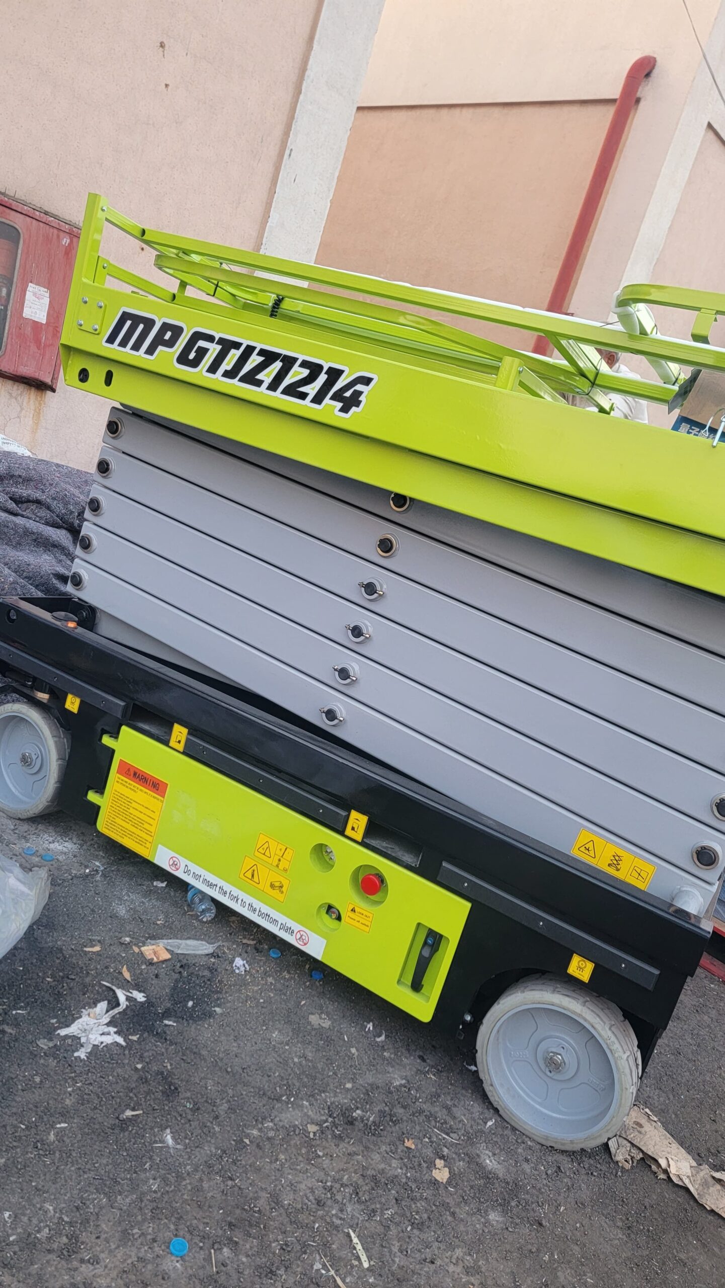 رافعة مقصية (سيزر لفت) للايجار! متوفرة مع أبو فهد