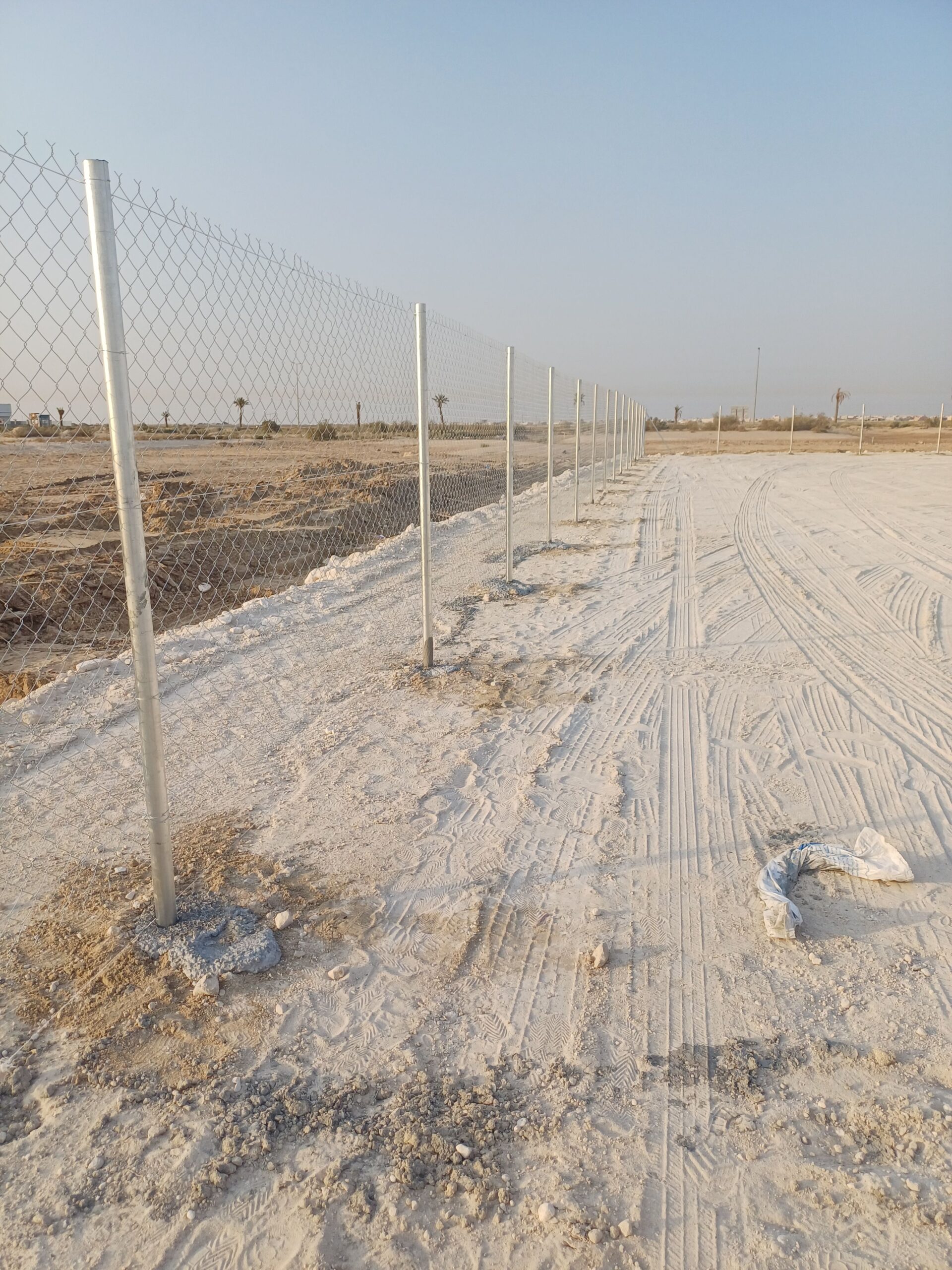 نقوم بتورد وتركيب جميع النواع الشبوك