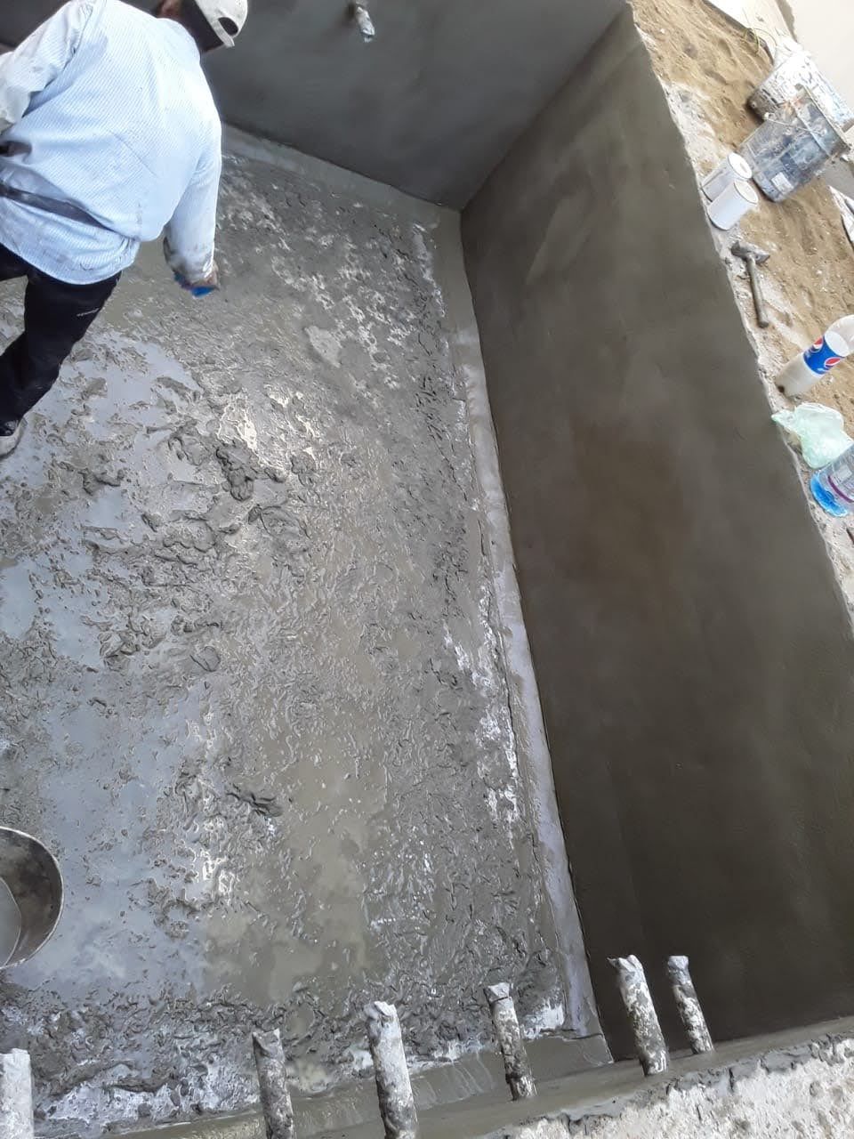 فني تركيب عوازل لجميع انوع العوازل حراريه ومائيه