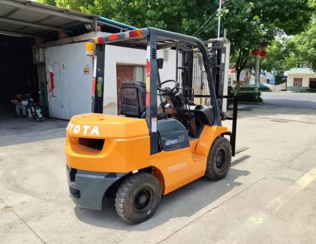 فركليف رافعه شوكيه لتاجير اليومي وشهري 3 طن 7 طن 1