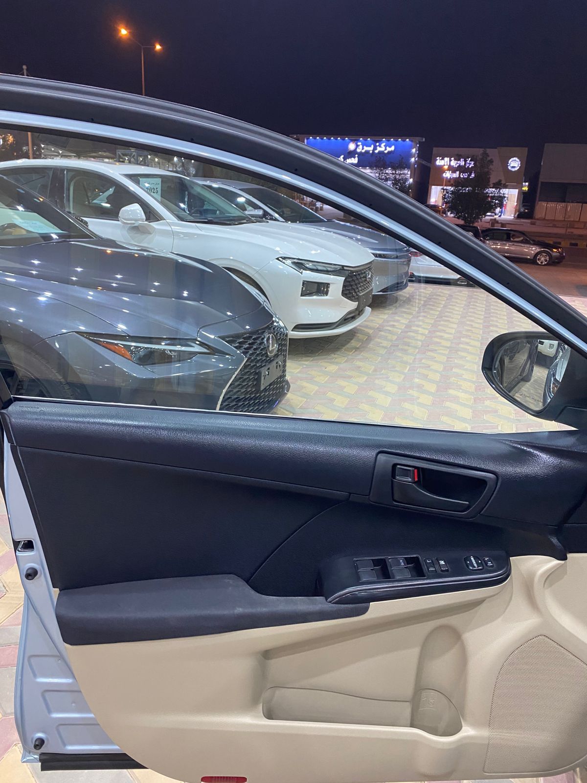 سياره كامري للبيع