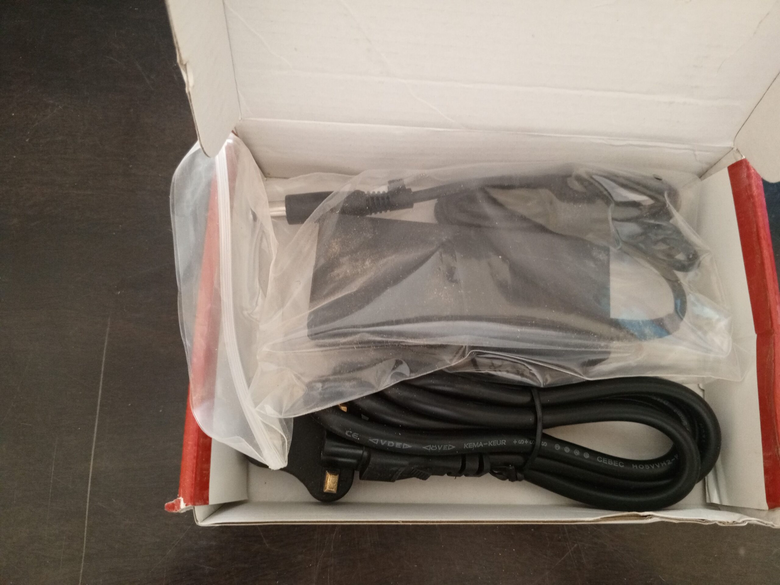 تصفية مستلزمات كمبيوتر لابتوب وشواحن لابتوب واسلاك