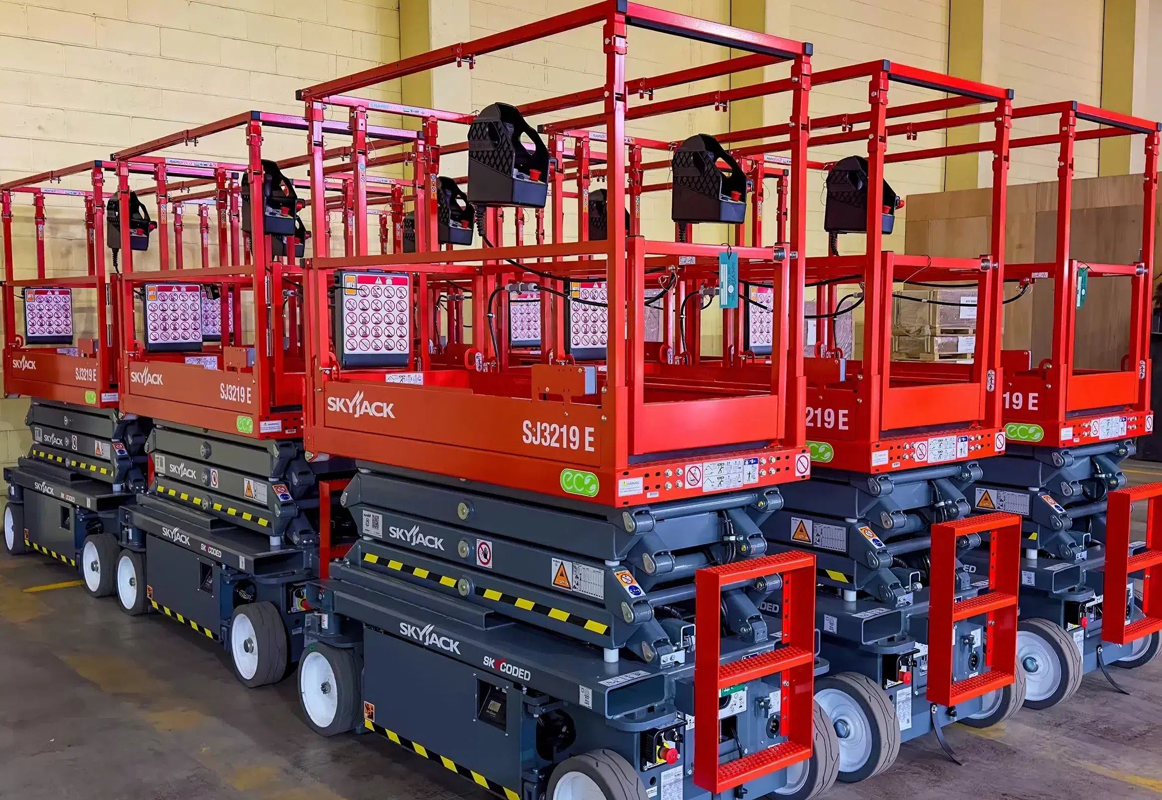 سيزرلفت للايجار مانلفت للايجار رافعة عمال للايجار