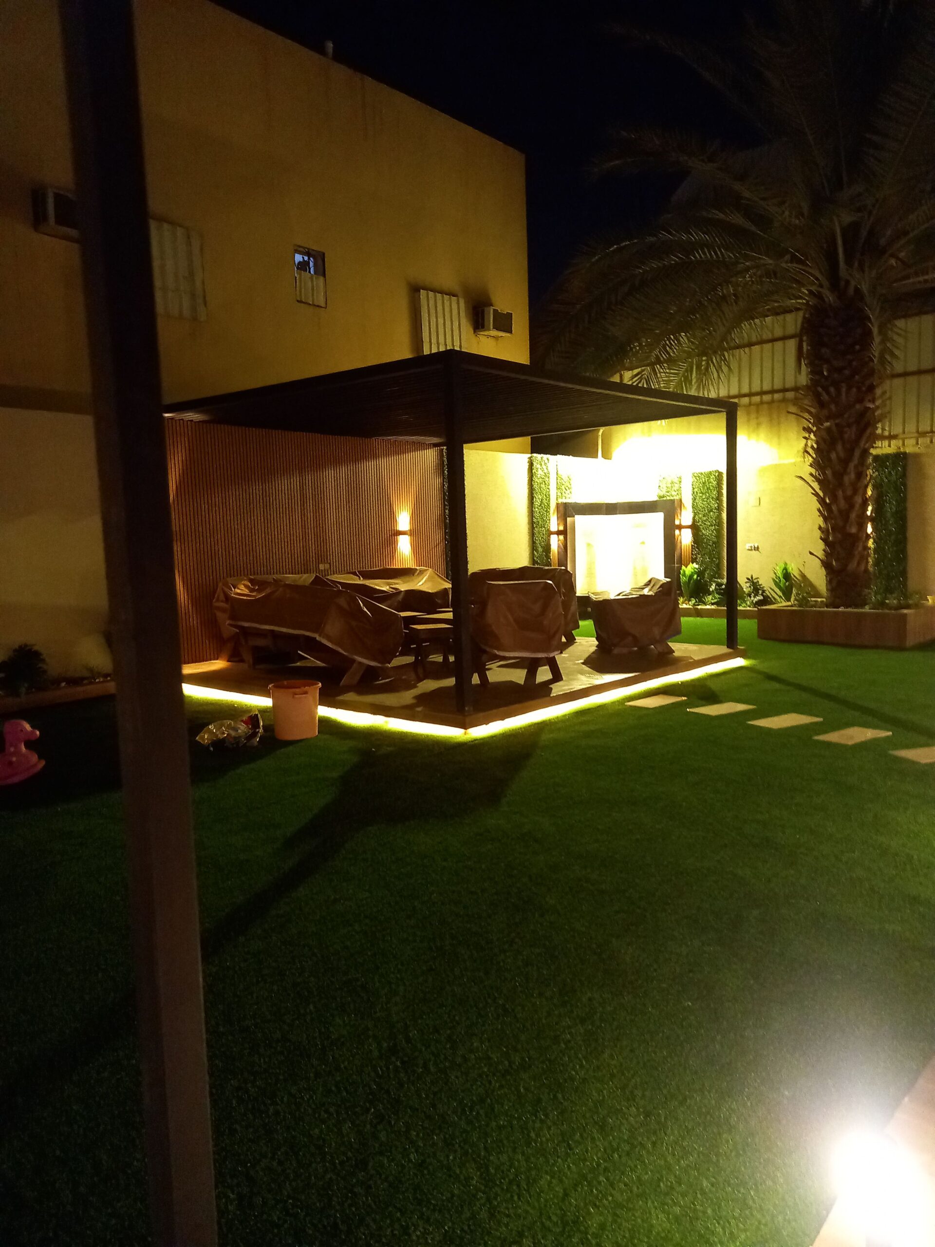 تصميم وتنفيذ الشلالات والنوافير