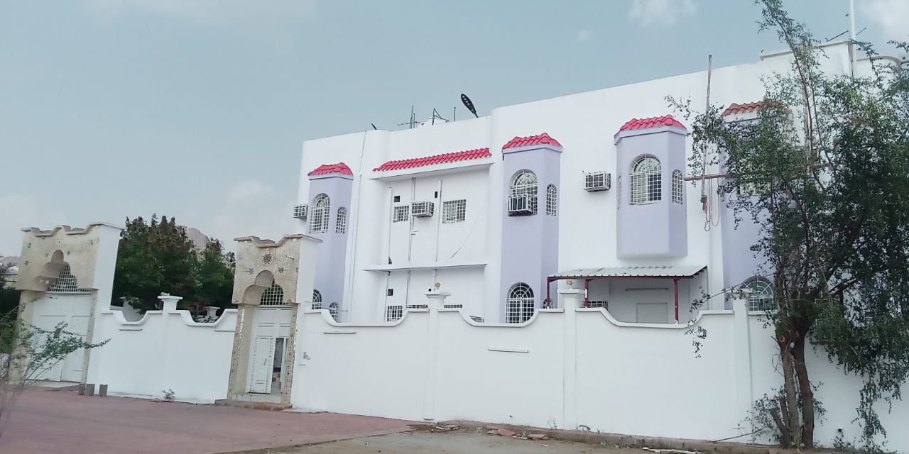 معلم دهانات وجميع انواع الديكورات وعوازل أسطح