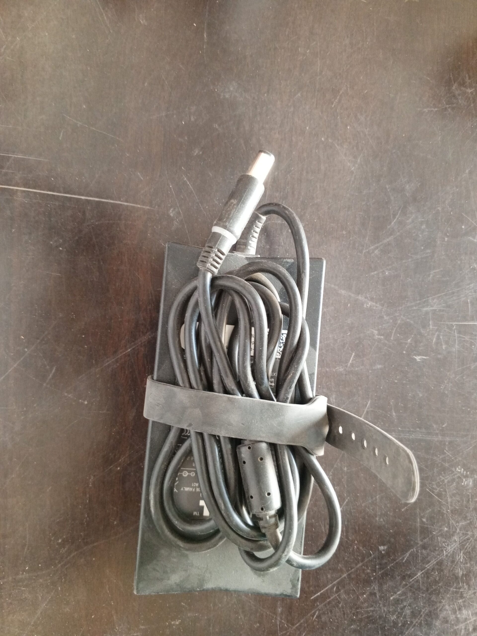 تصفية مستلزمات كمبيوتر لابتوب وشواحن لابتوب واسلاك