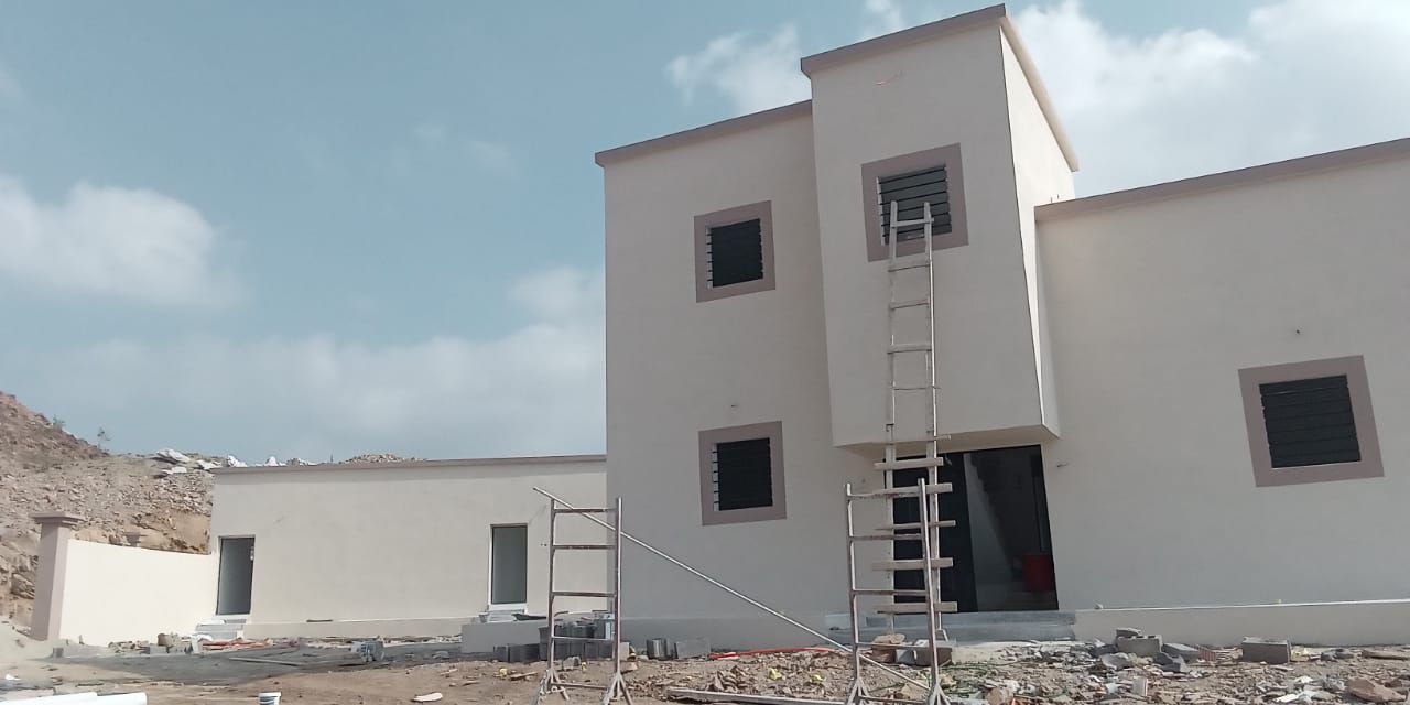 معلم دهانات وجميع انواع الديكورات وعوازل أسطح