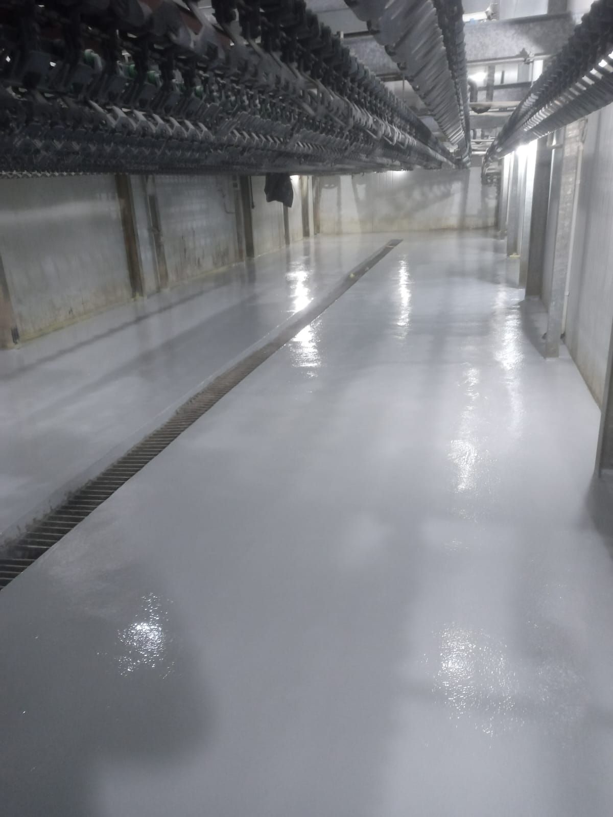 فني تركيب عوازل لجميع انوع العوازل حراريه ومائيه