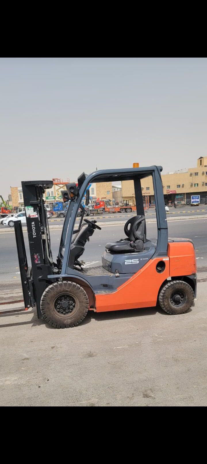 فركليف رافعه شوكيه لايجار اليومي وشهري 3 طن 7 طن 1