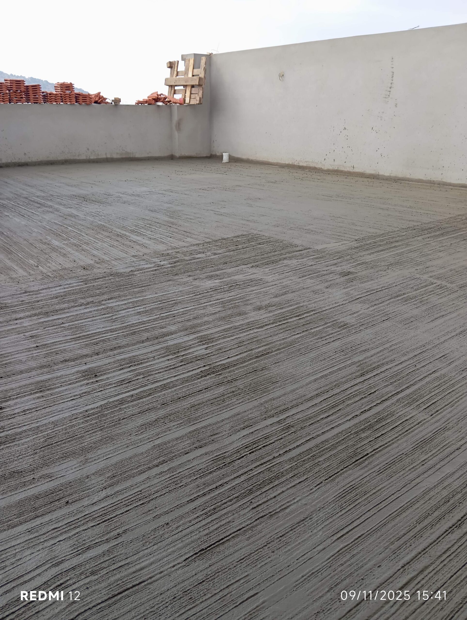 صبه مروحة. صبه نظافه برسلان سرامىك داخل غرف