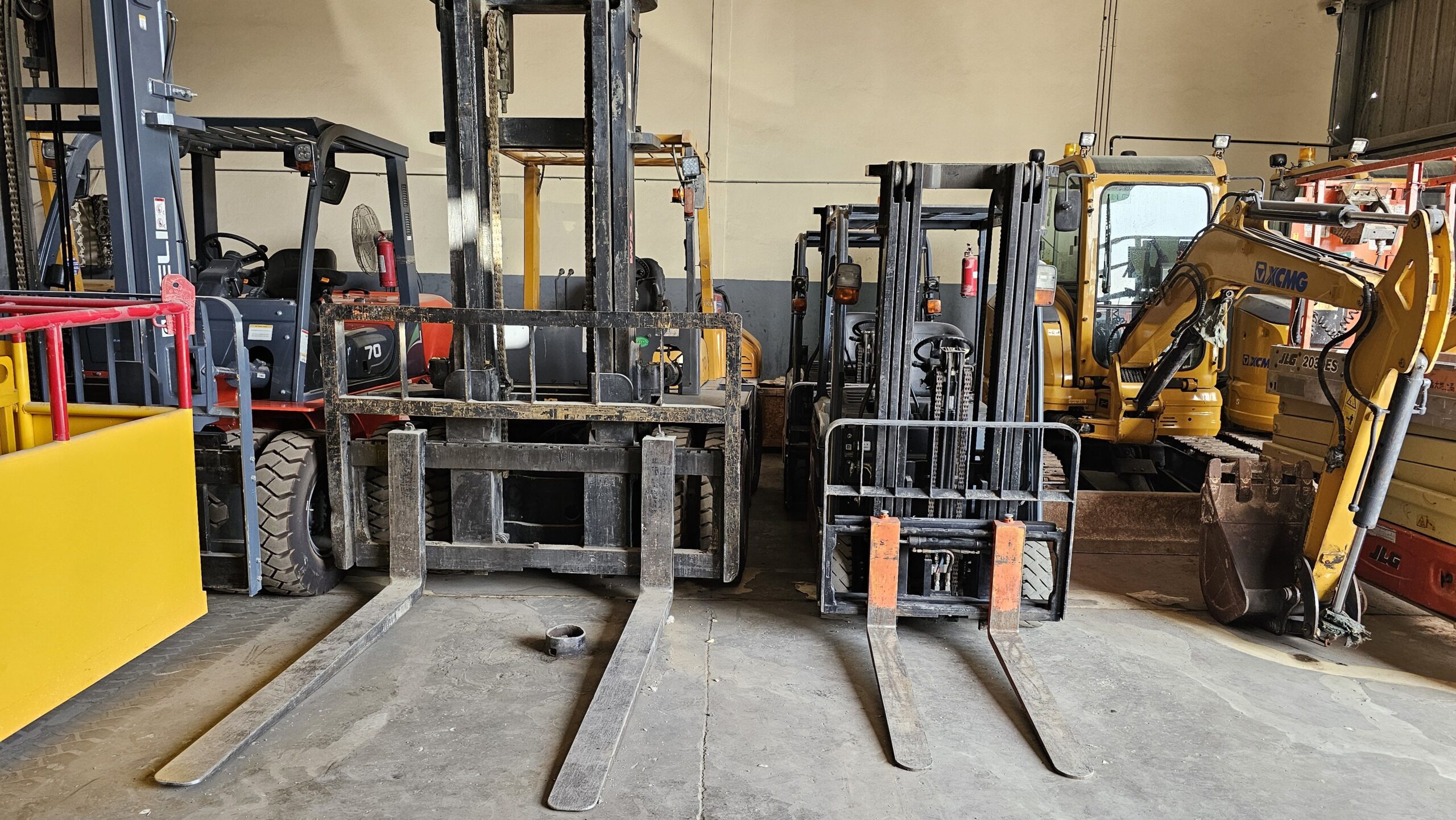 رافعه شوكيه للايجار فوركلفت forklift for rent رافع
