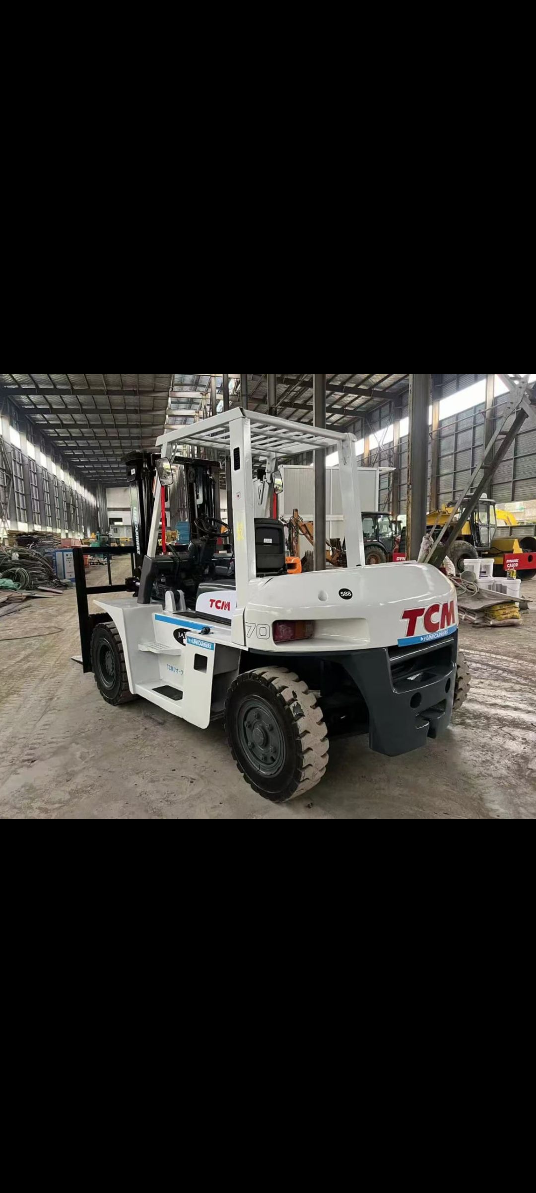 رافعات شوكيه للإيجار