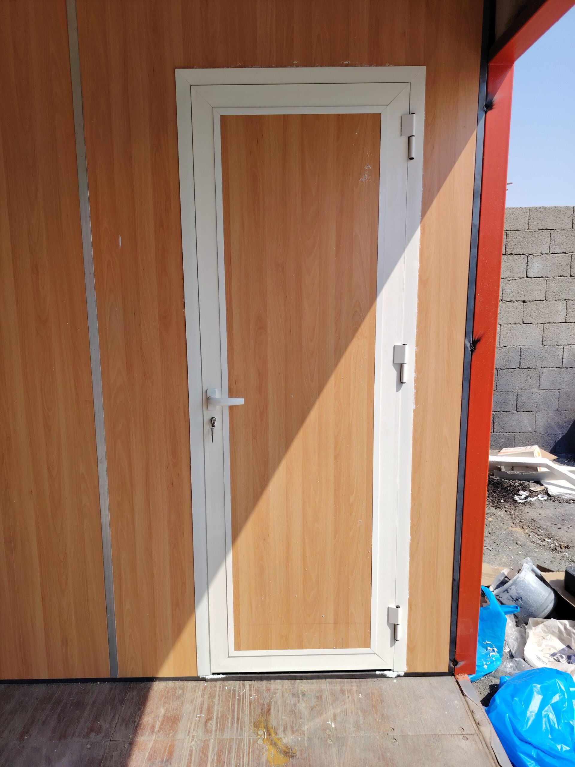 أبواب شبابيك المنيوم وزجاج سكريت