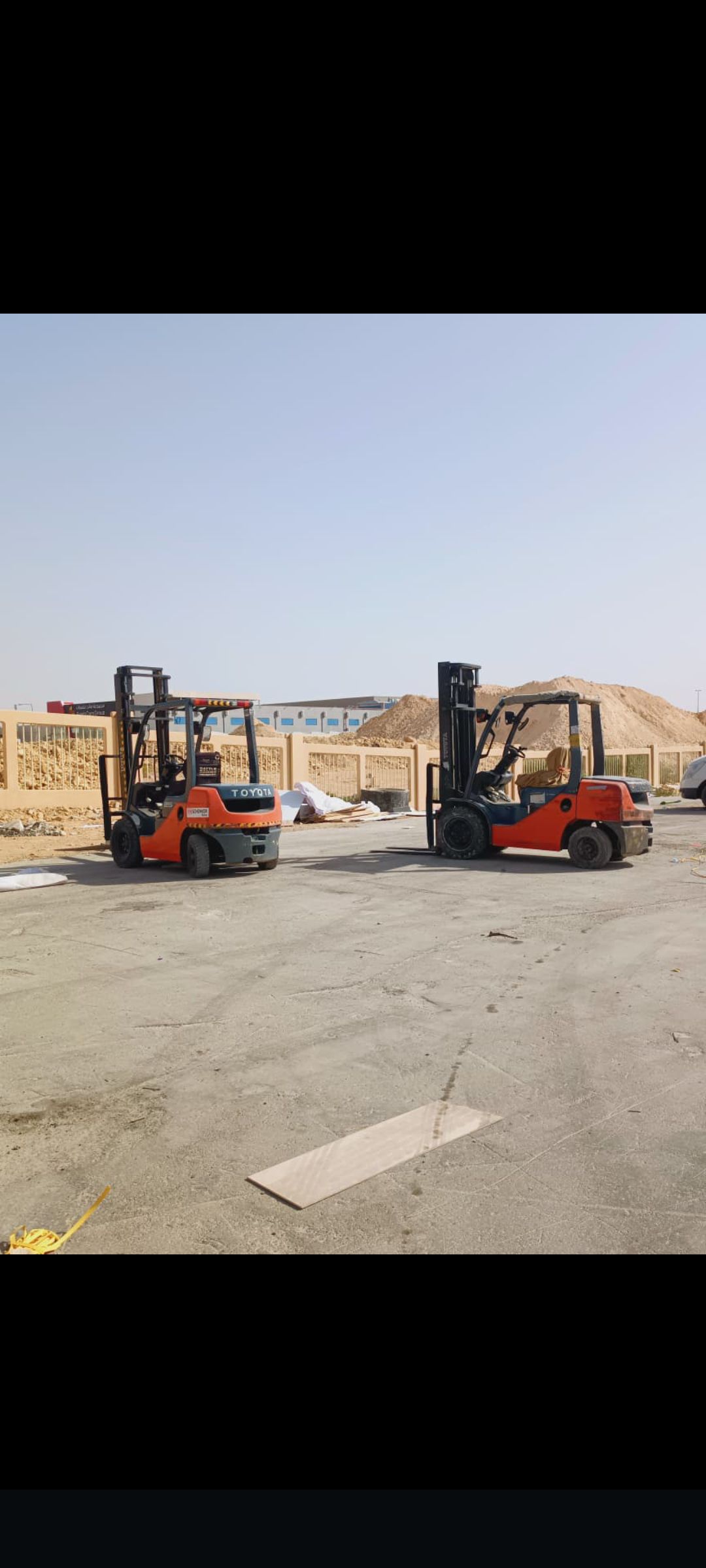 رافعات شوكيه للإيجار