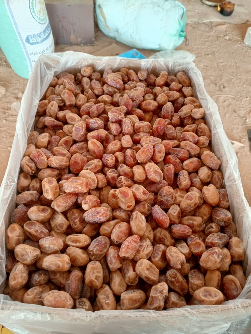 ، يوجد لدينا تمر اخلاص وجميع انواع التمور باسعار م