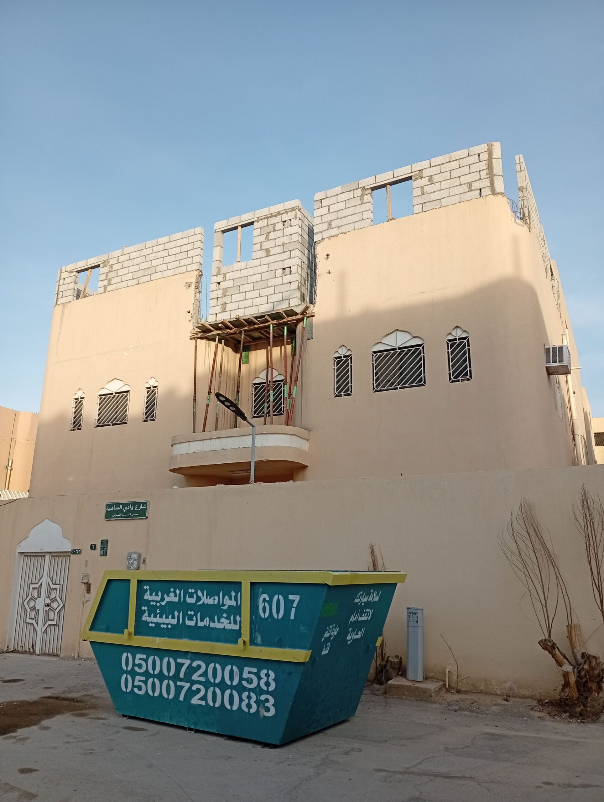 مقاول بناء ملاحق