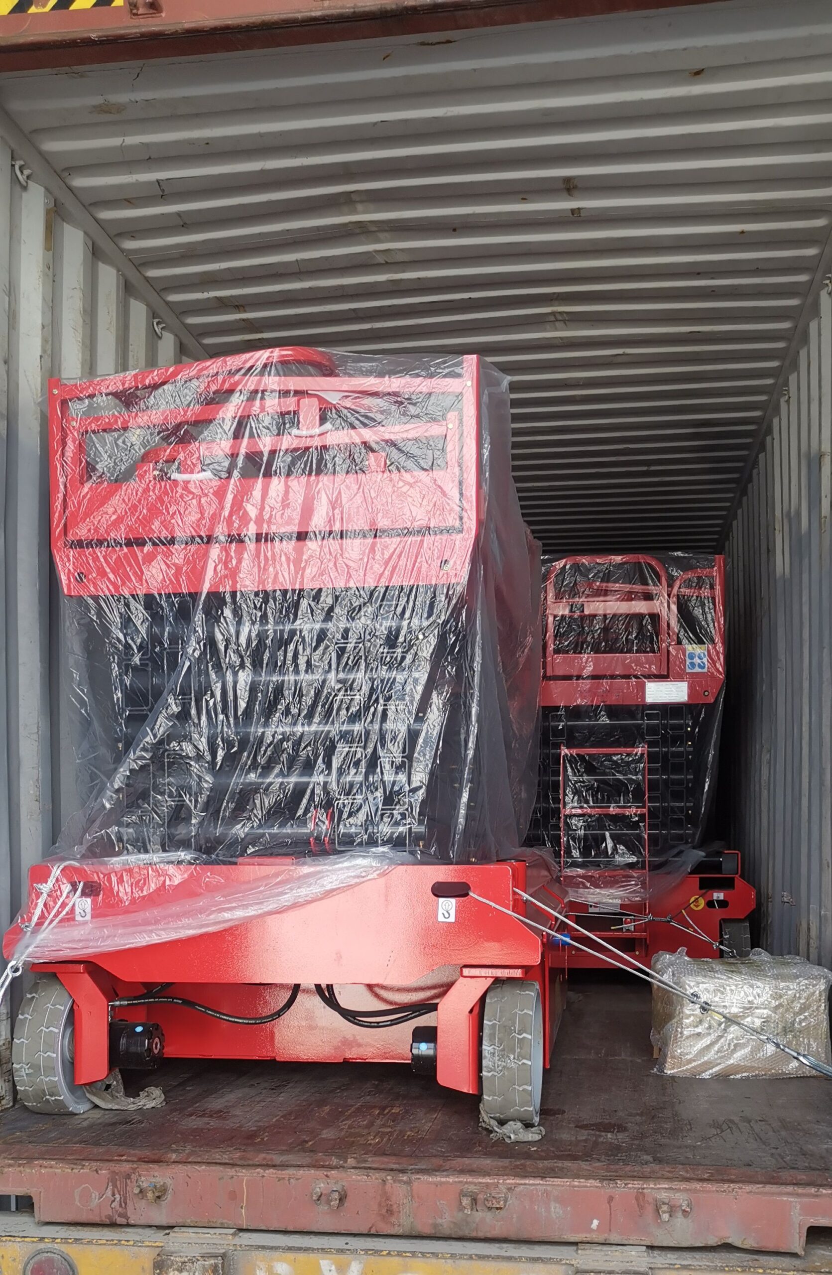 رافعة مقصية (سيزر لفت) للايجار! متوفرة مع أبو فهد