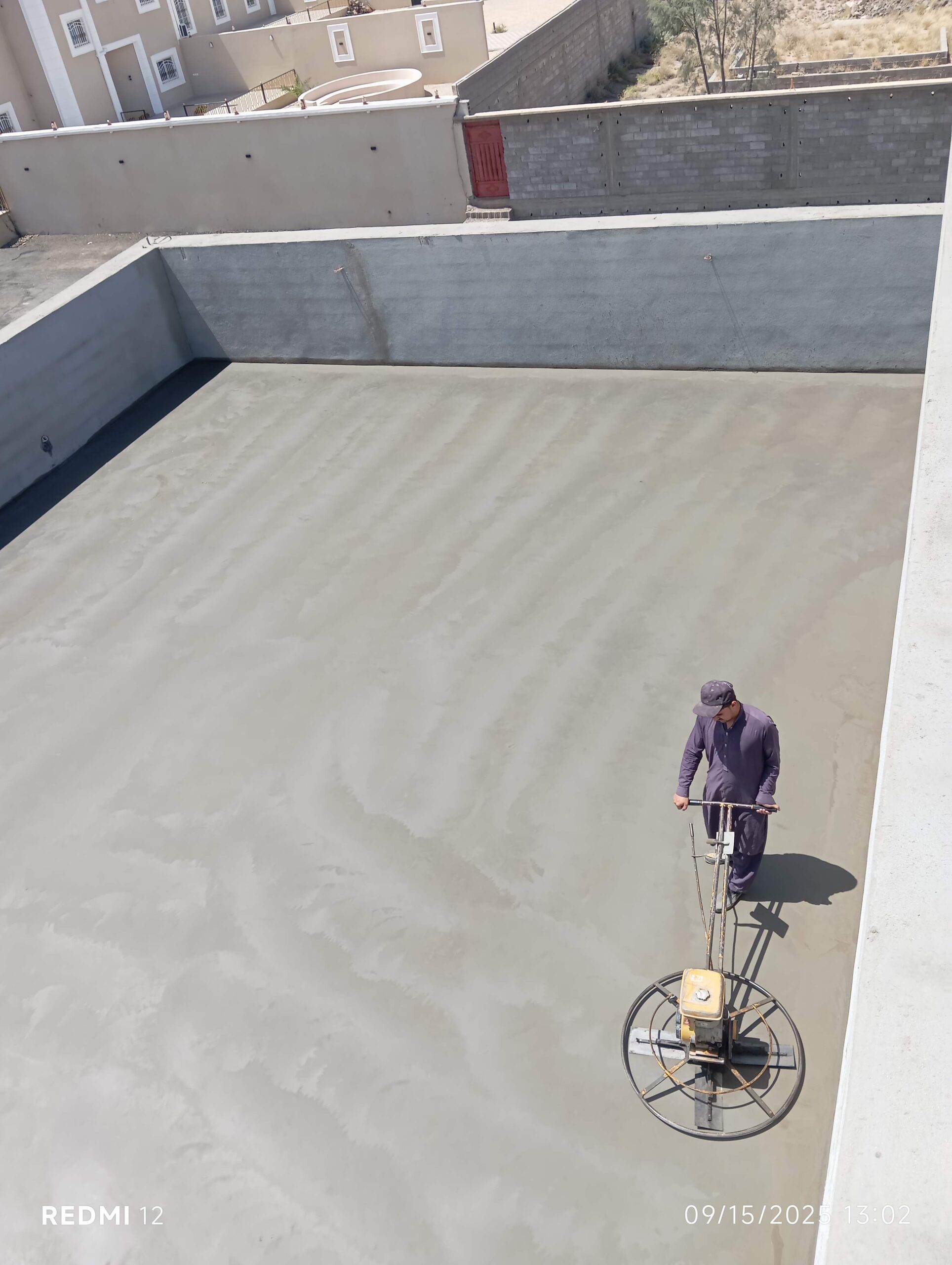 صبه مروحة. صبه نظافه برسلان سرامىك داخل غرف