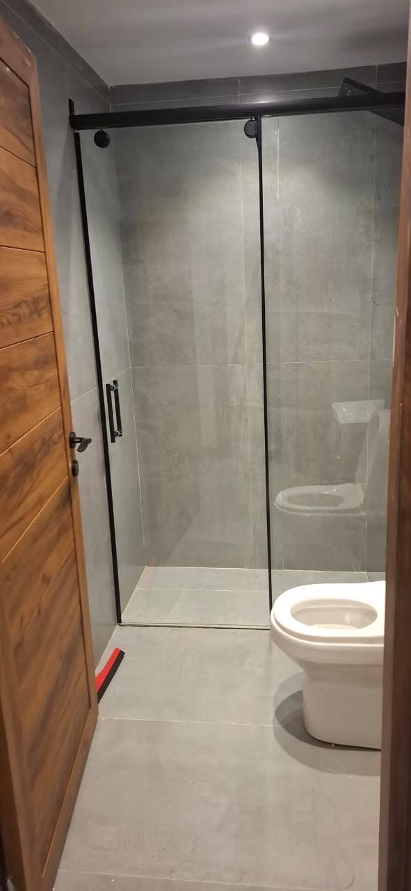 أبواب شبابيك المنيوم وزجاج سكريت