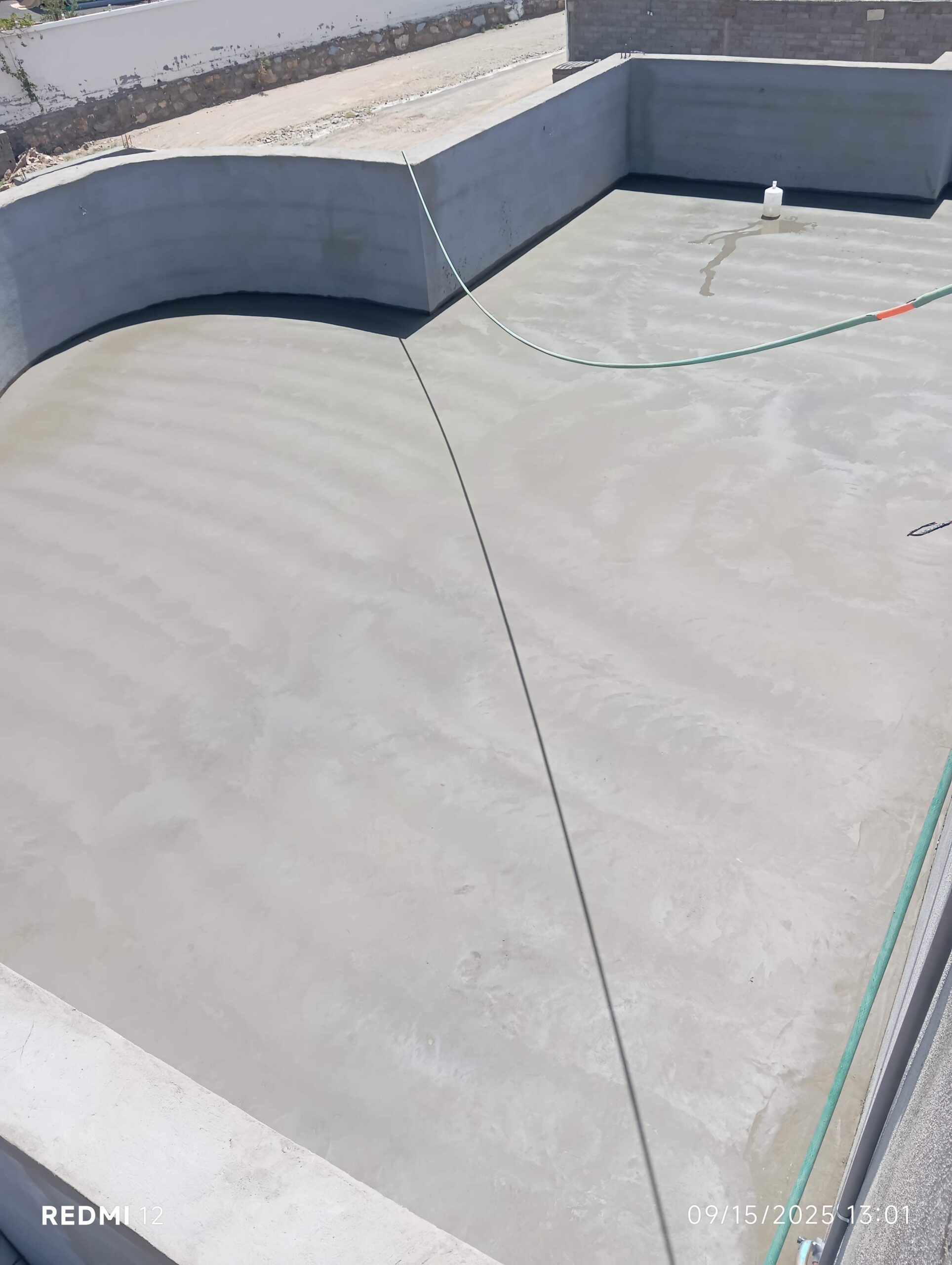 صبه مروحة. صبه نظافه برسلان سرامىك داخل غرف