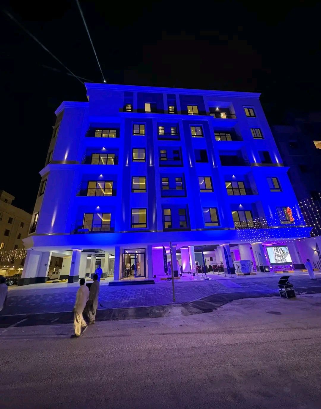 افتتح محلات تجارية