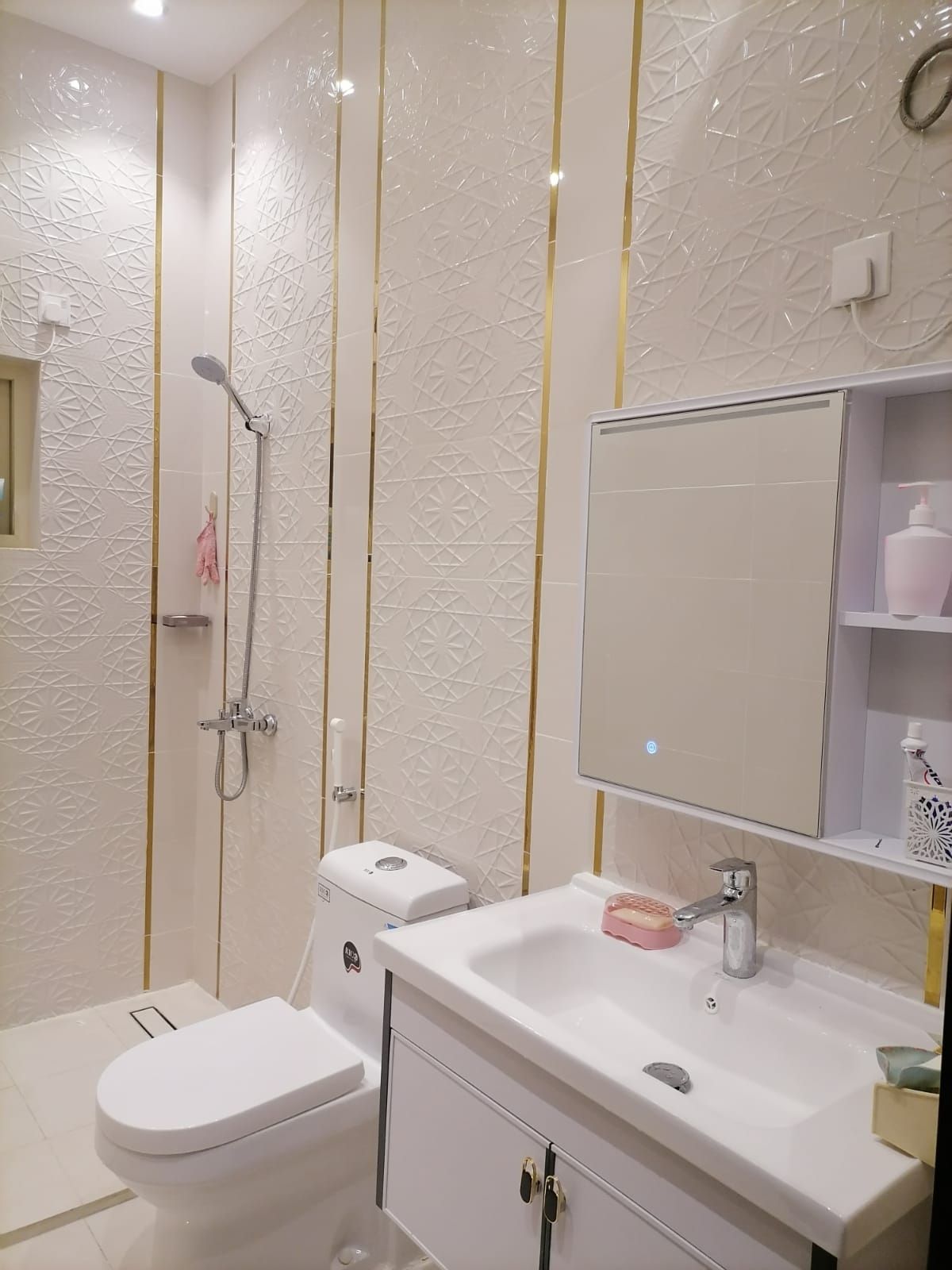 جده اي مكان بعون الله متواجدين ولو خارج جده لا تشي