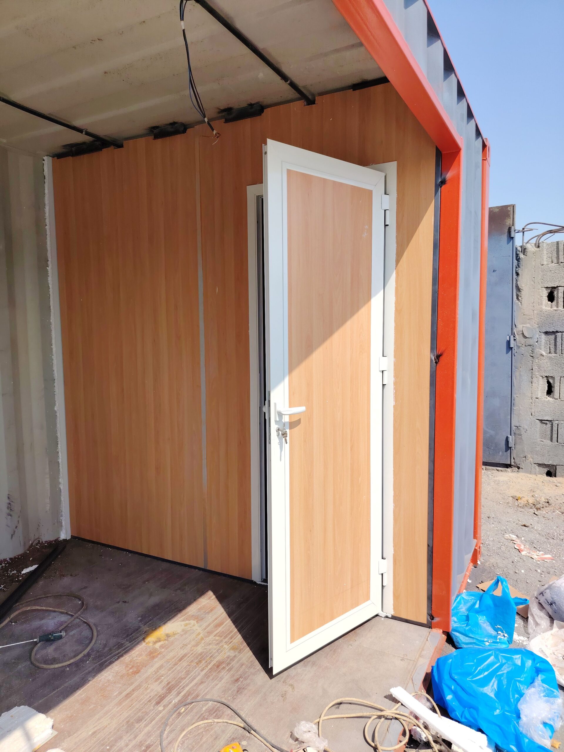 أبواب شبابيك المنيوم وزجاج سكريت