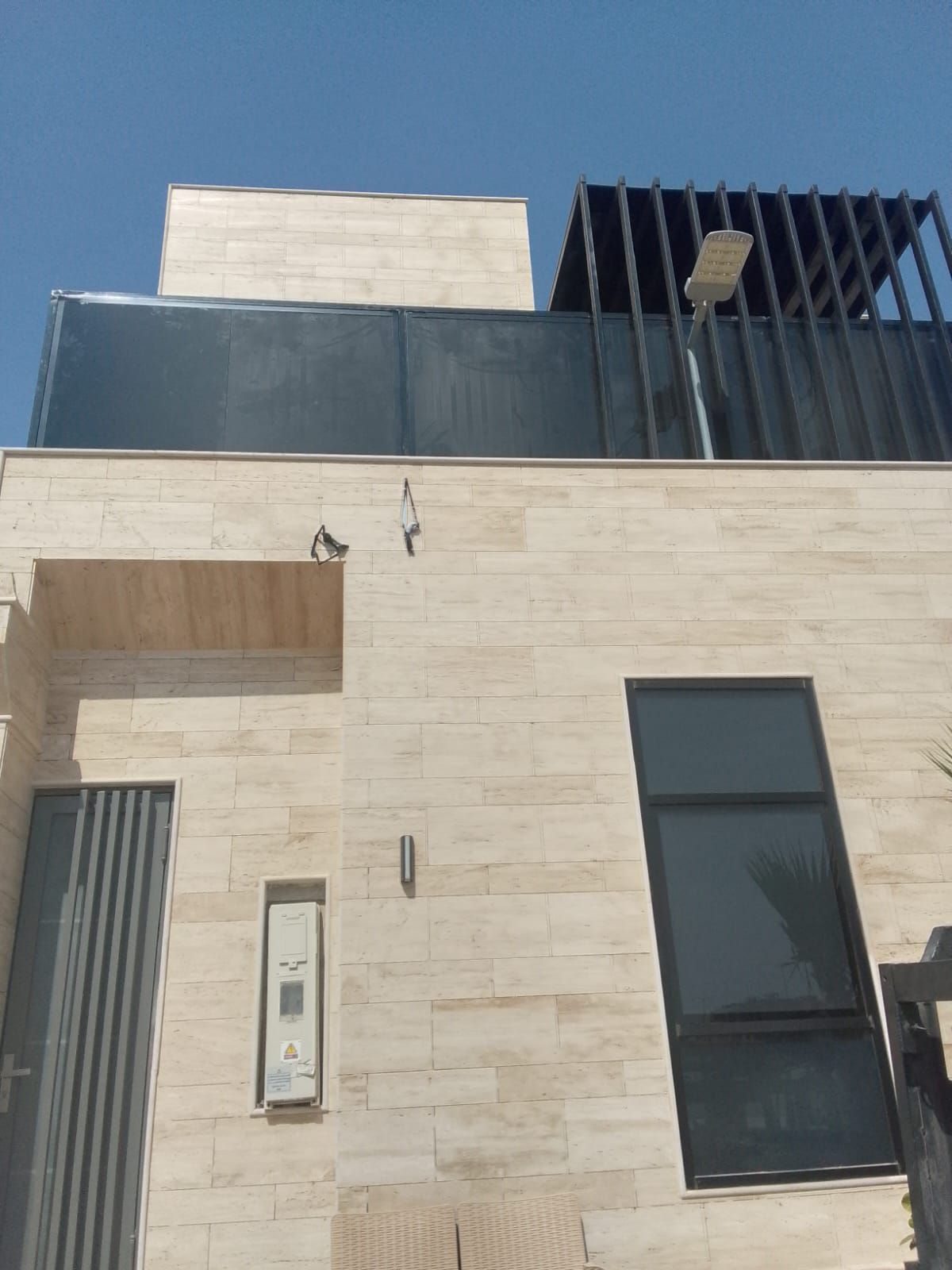 زجاج مكاتب شورات بلكونات دربزيم