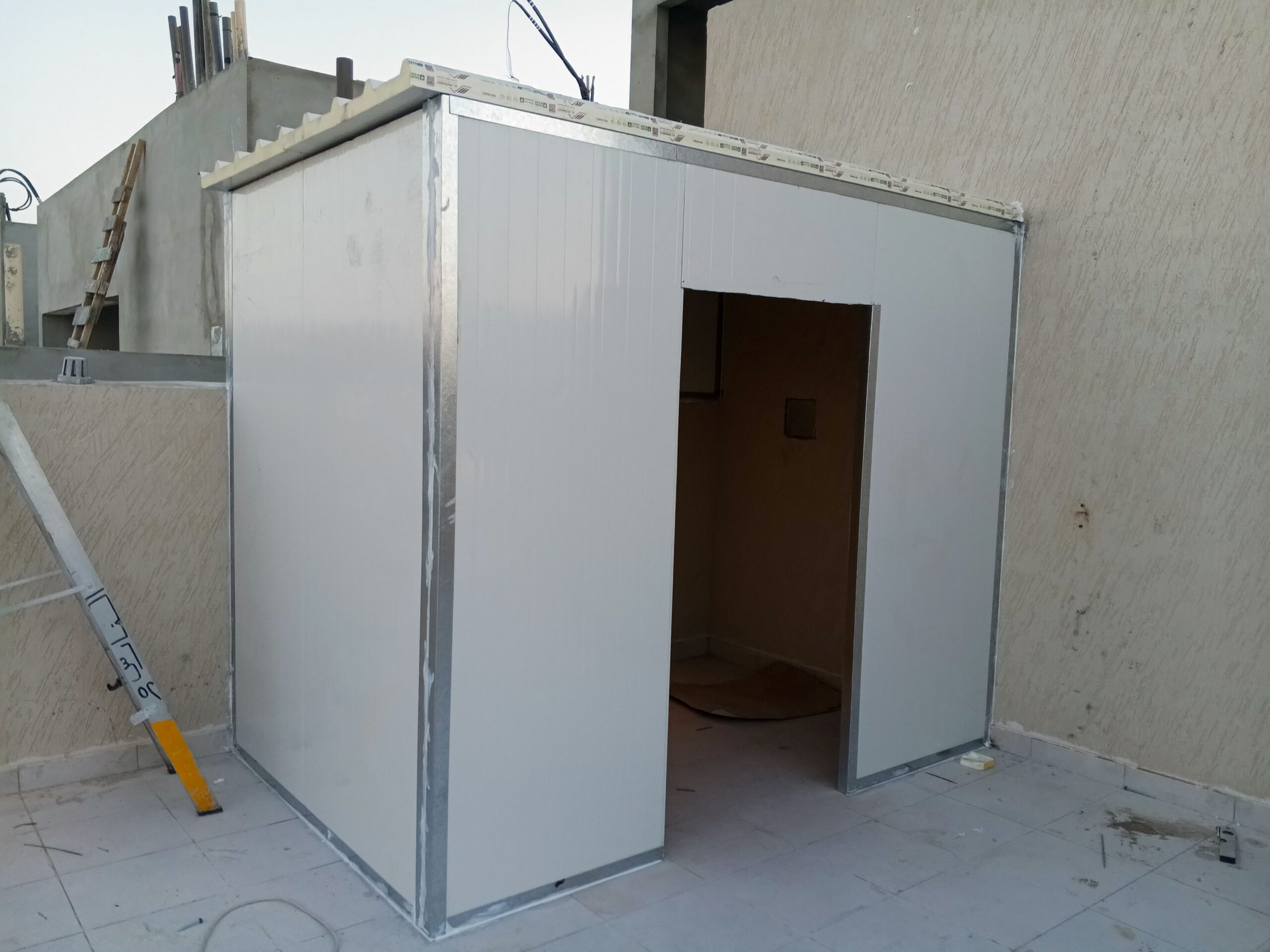 ساندوتش بانل بناء ملاحق سندوتش بنل مظلات وسواتر بر