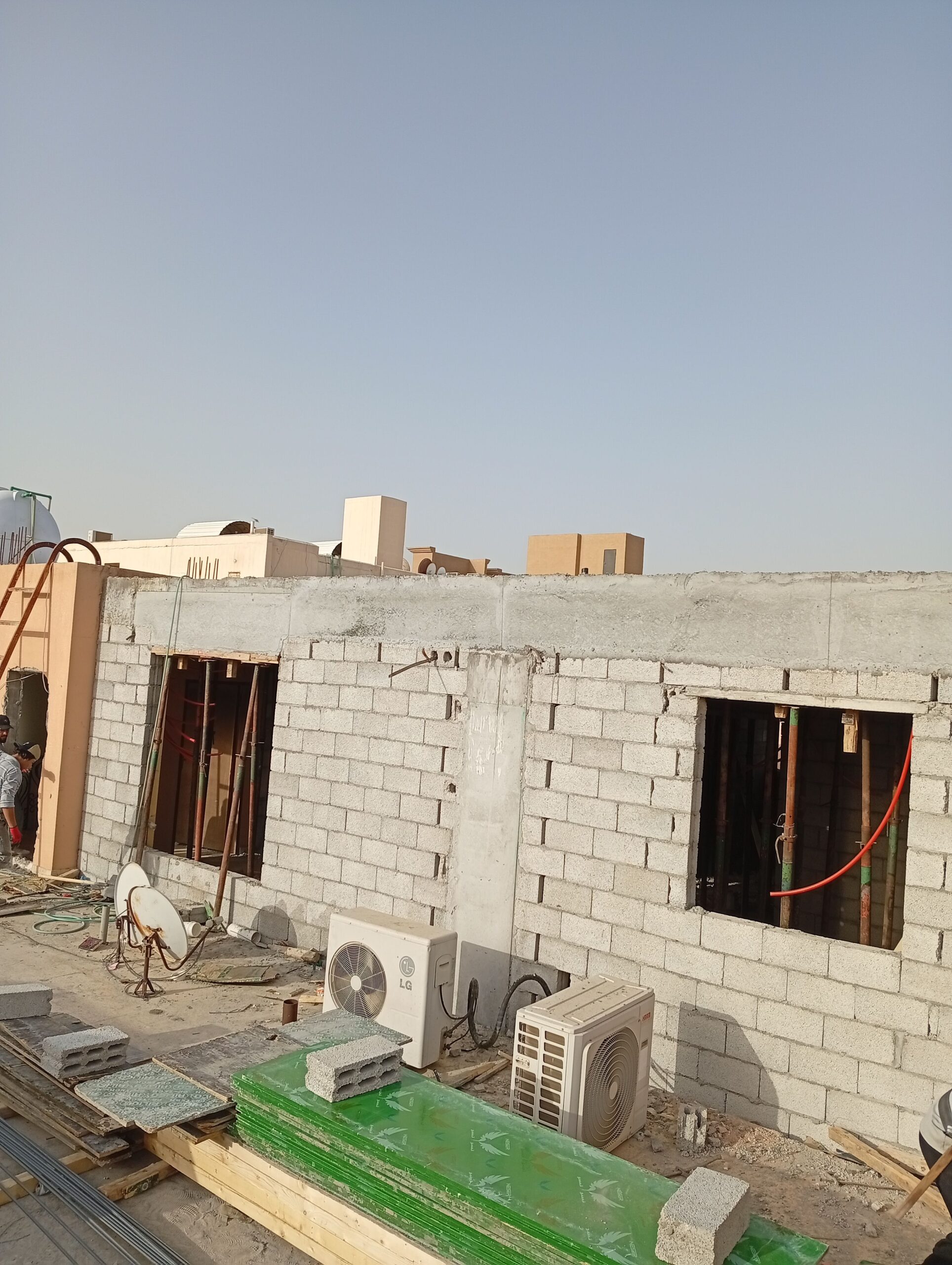 مقاول بناء ملاحق