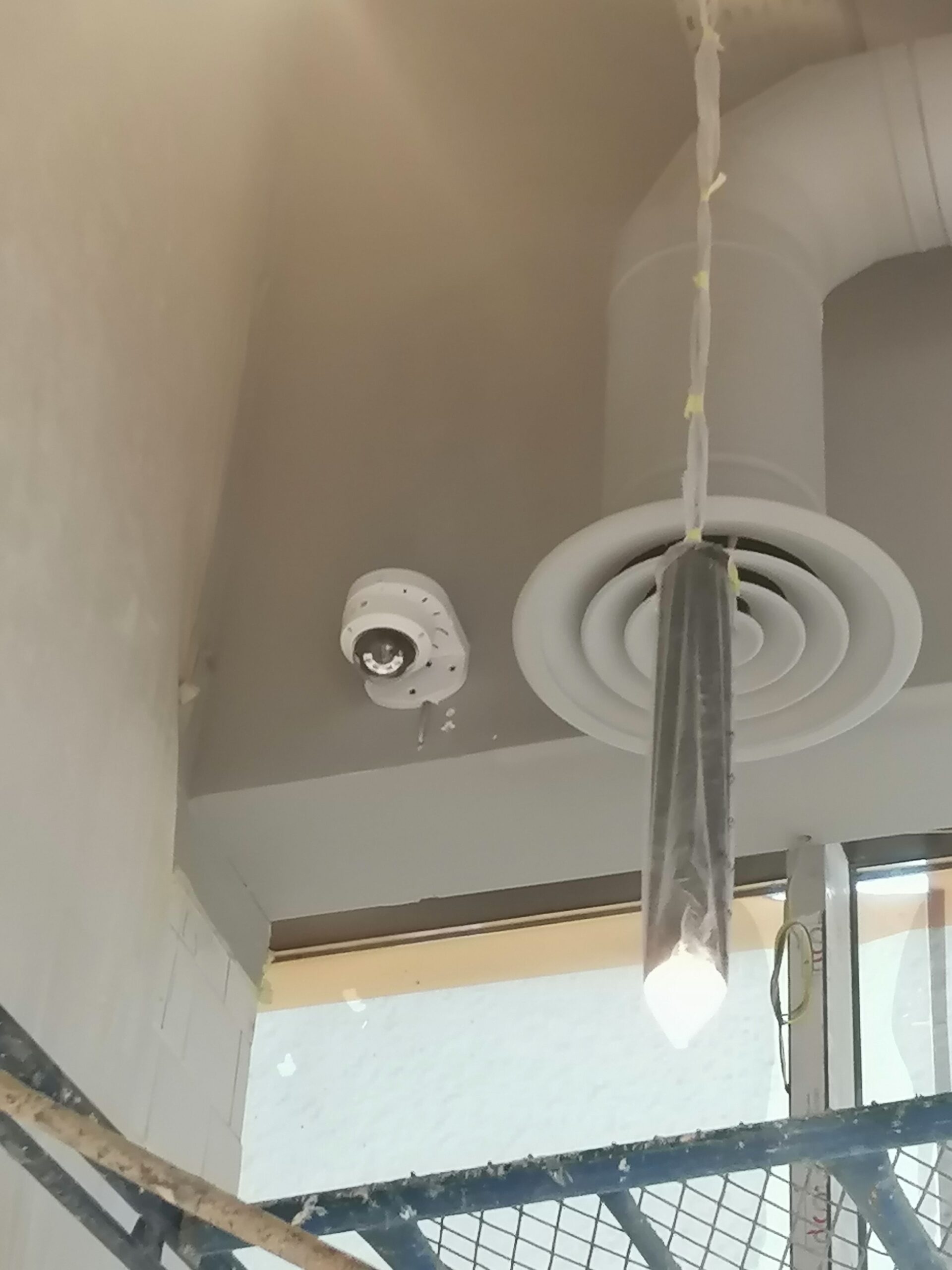 تركيب كاميرات المراقبة والتحكم