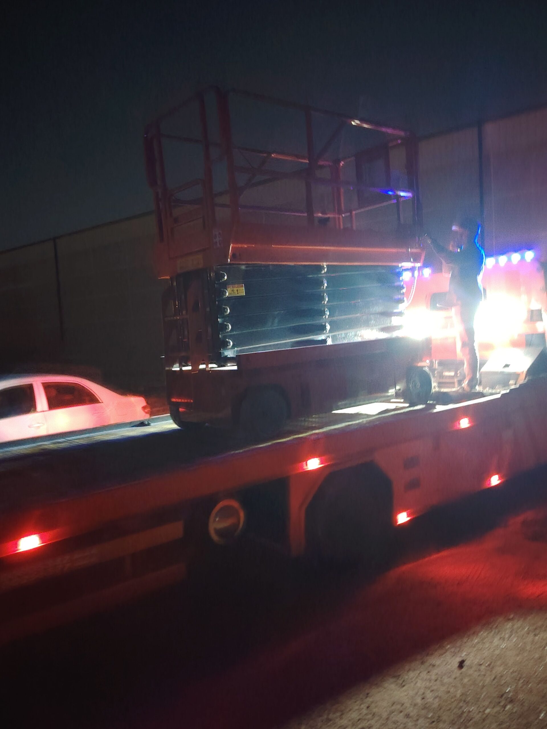 سيزرلفت مان لفت رافعات عمال رافعات مقصيه للإيجار