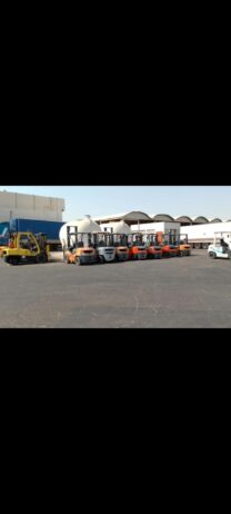 رافعات شوكيه للإيجار