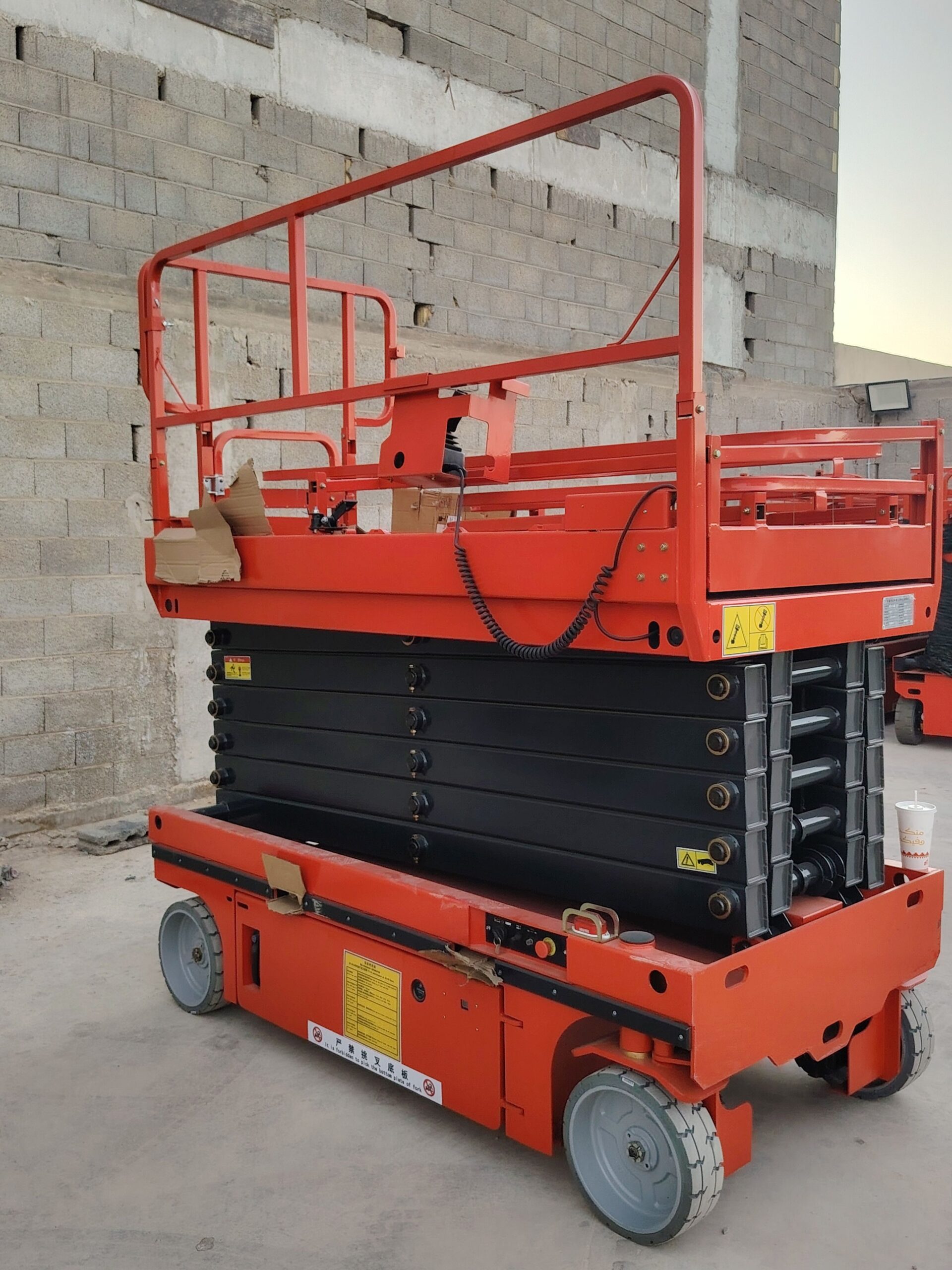 سيزرلفت للايجار مانلفت للايجار رافعة عمال للايجار