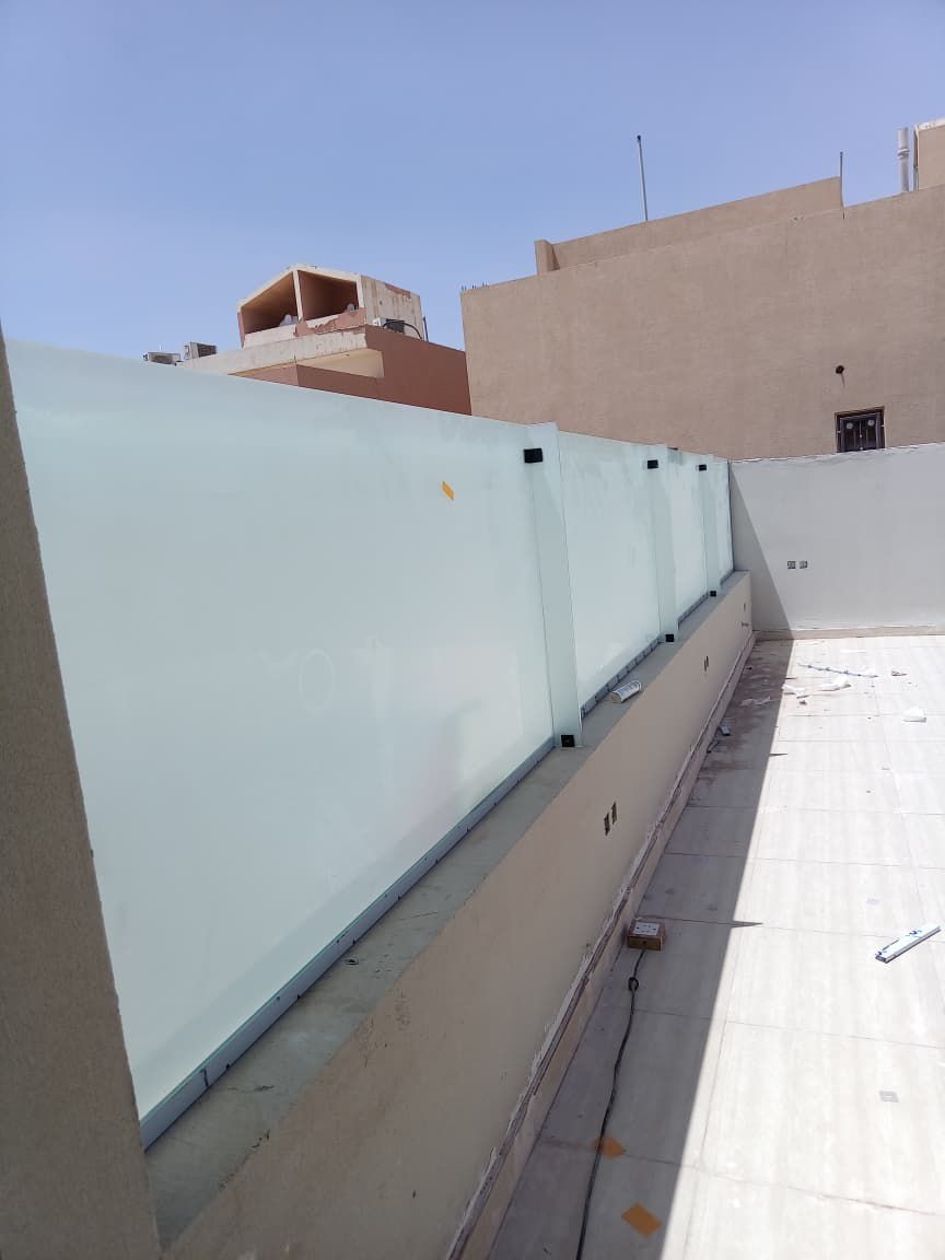 زجاج مكاتب شورات بلكونات دربزيم