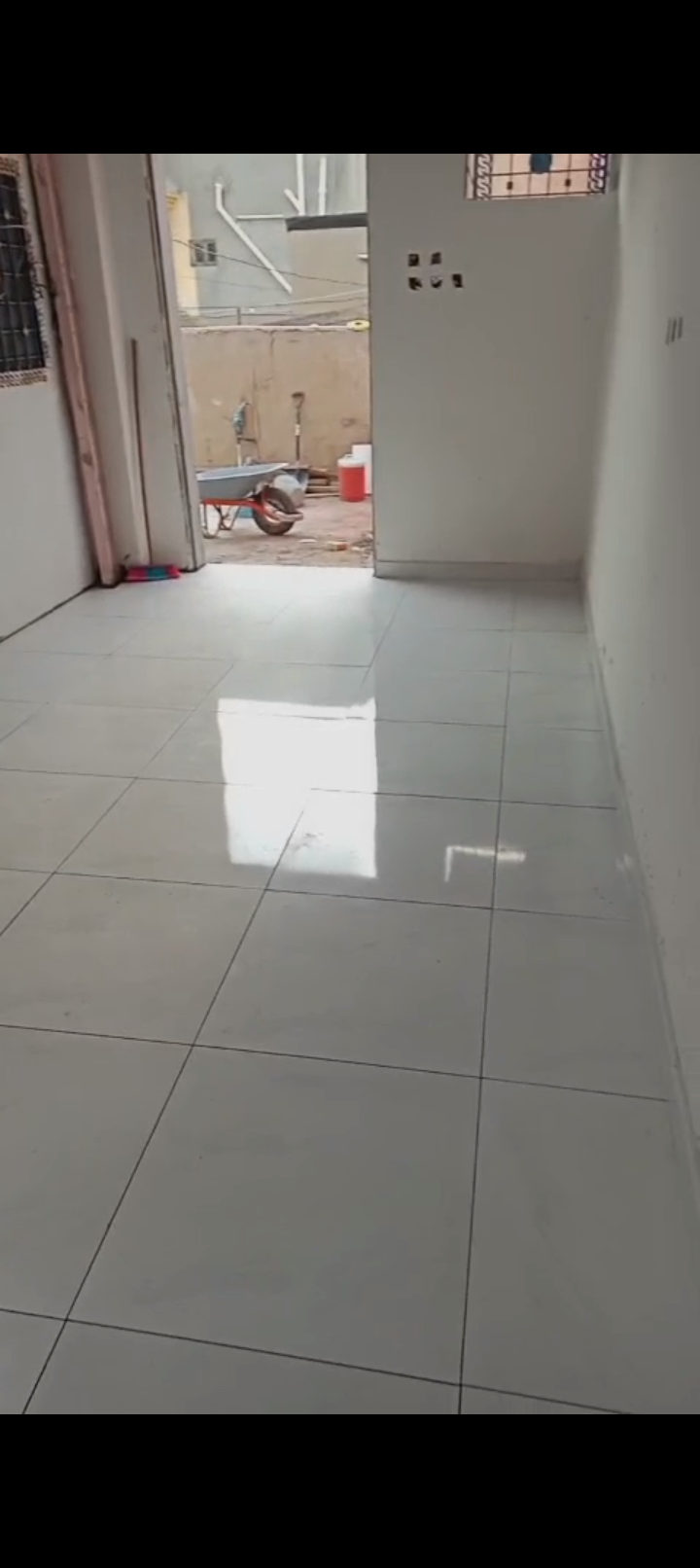 مبلط ابو عماد لتركيب جميع انواع البلاط البرسلان وا