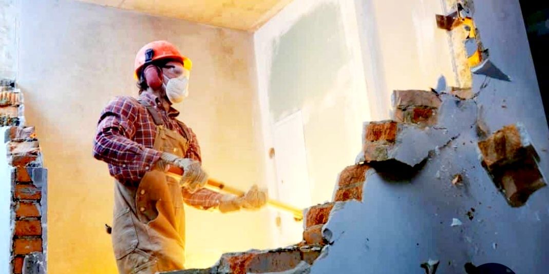 عمال تكسير وترميم