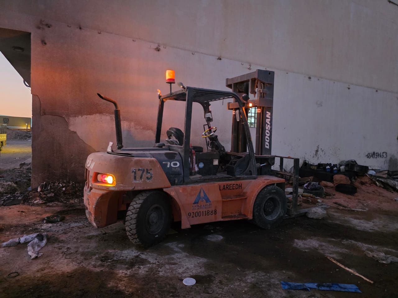 رافعه شوكية 7طن للايجار اليومي والاسبوعي والشهري س