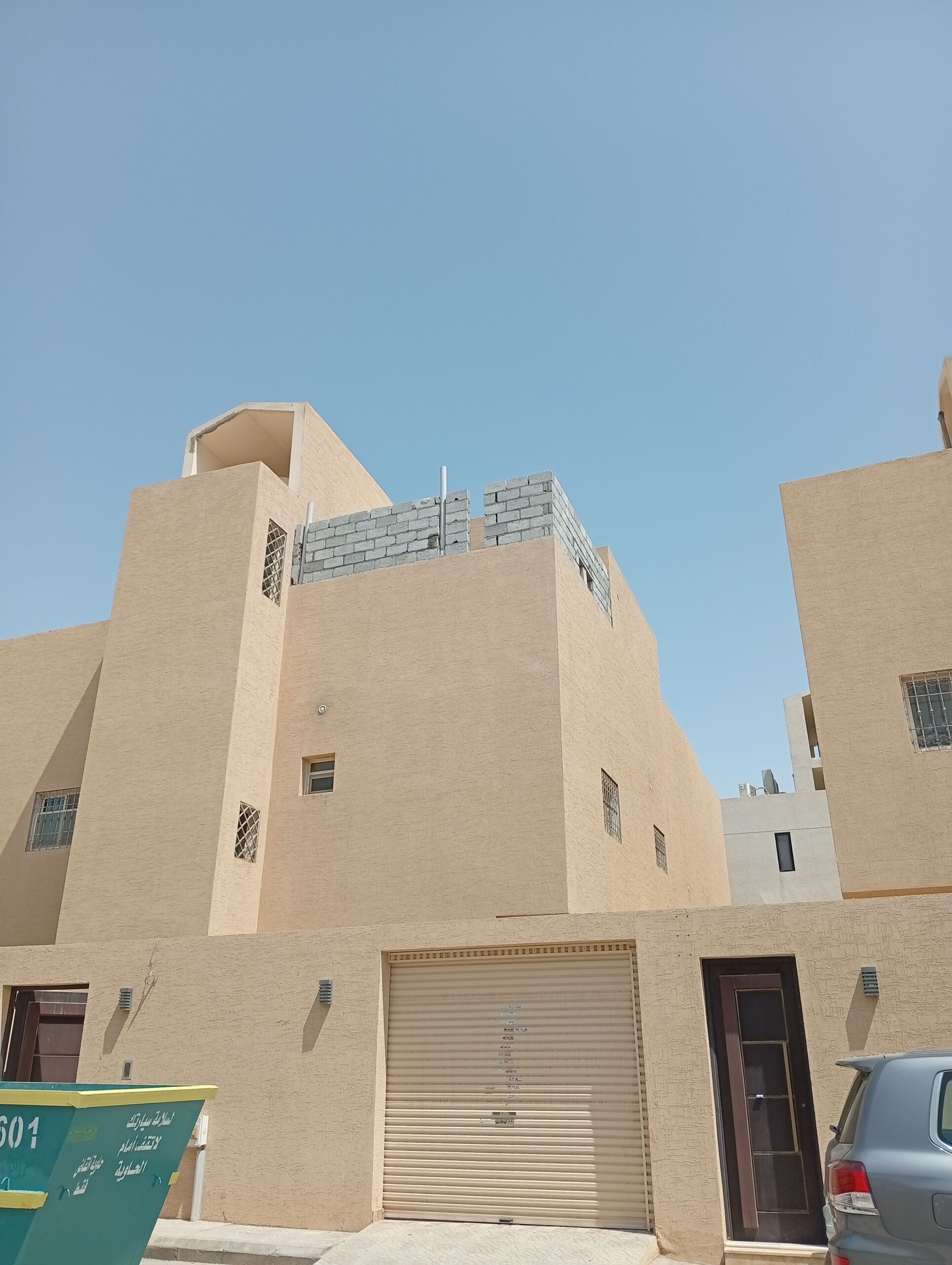 مقاول بناء ملاحق