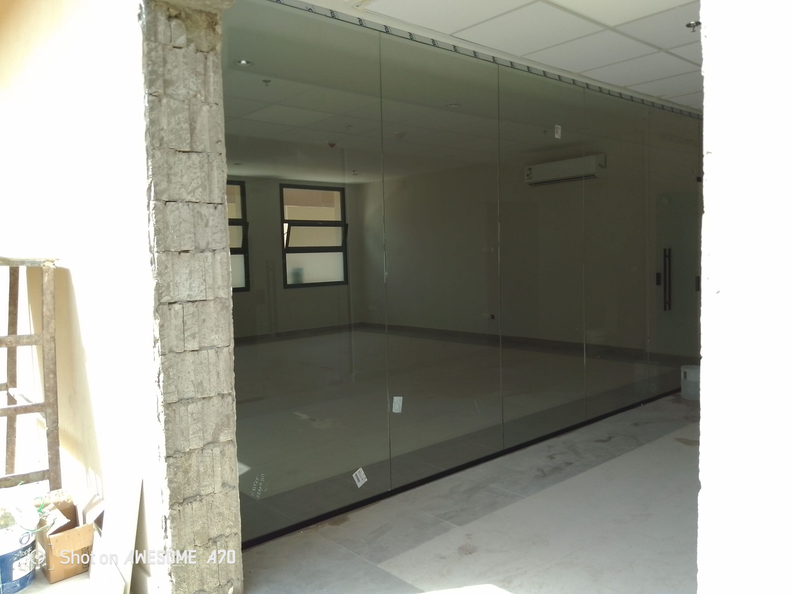 تركيب زجاج سكريت وتركيب مكاتب ومرايا