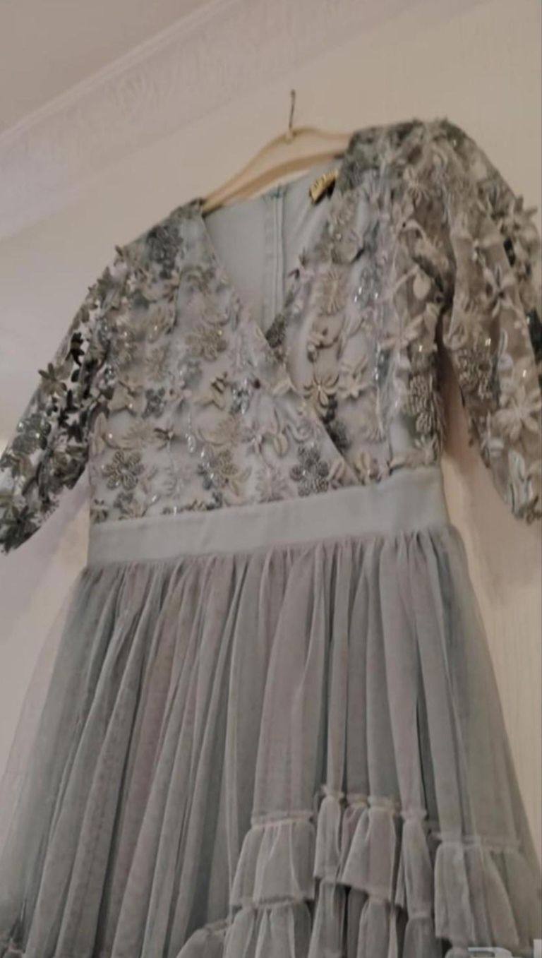 فساتين مستعملة استعمال نظيف على السوم