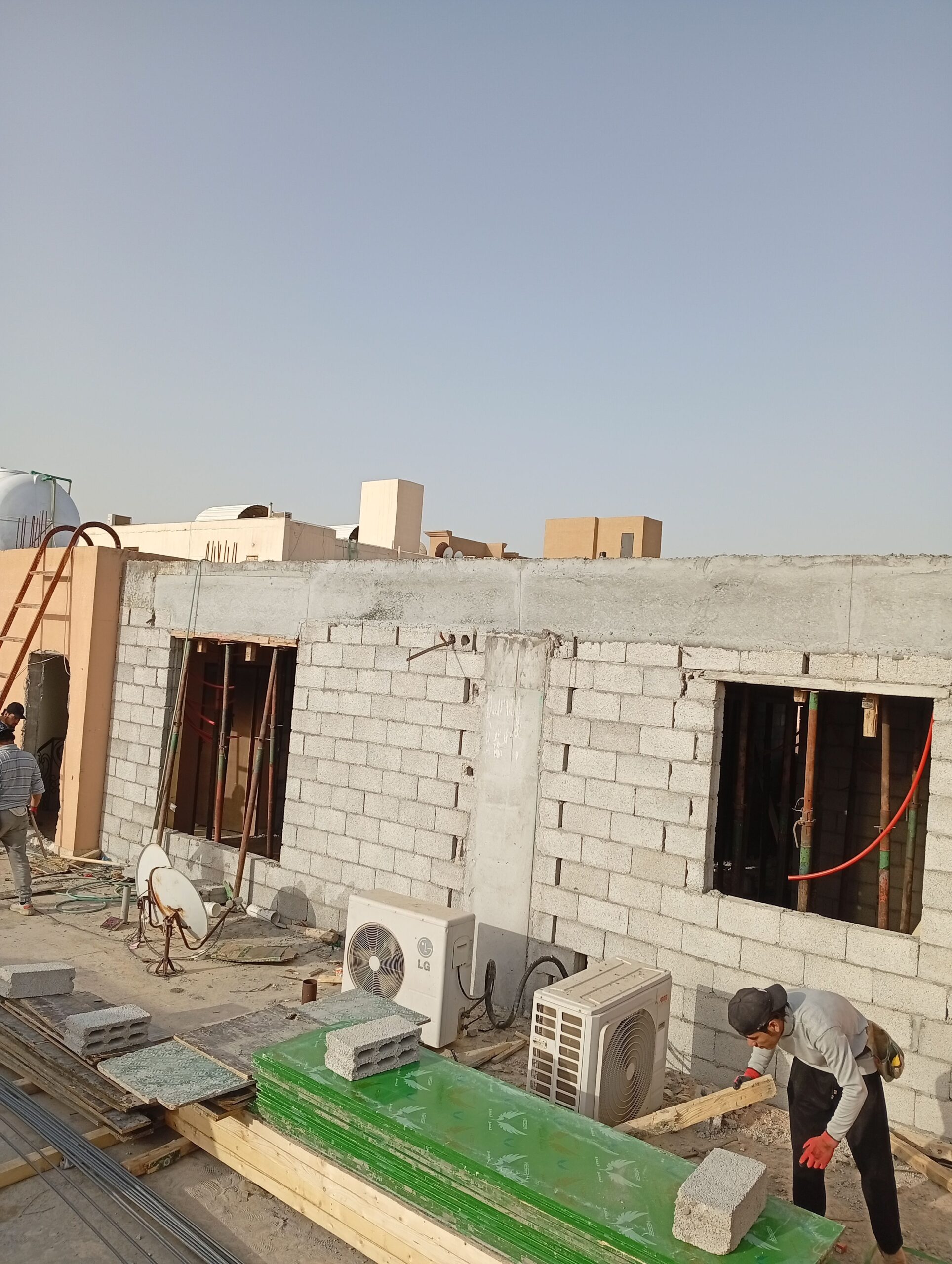 مقاول بناء ملاحق